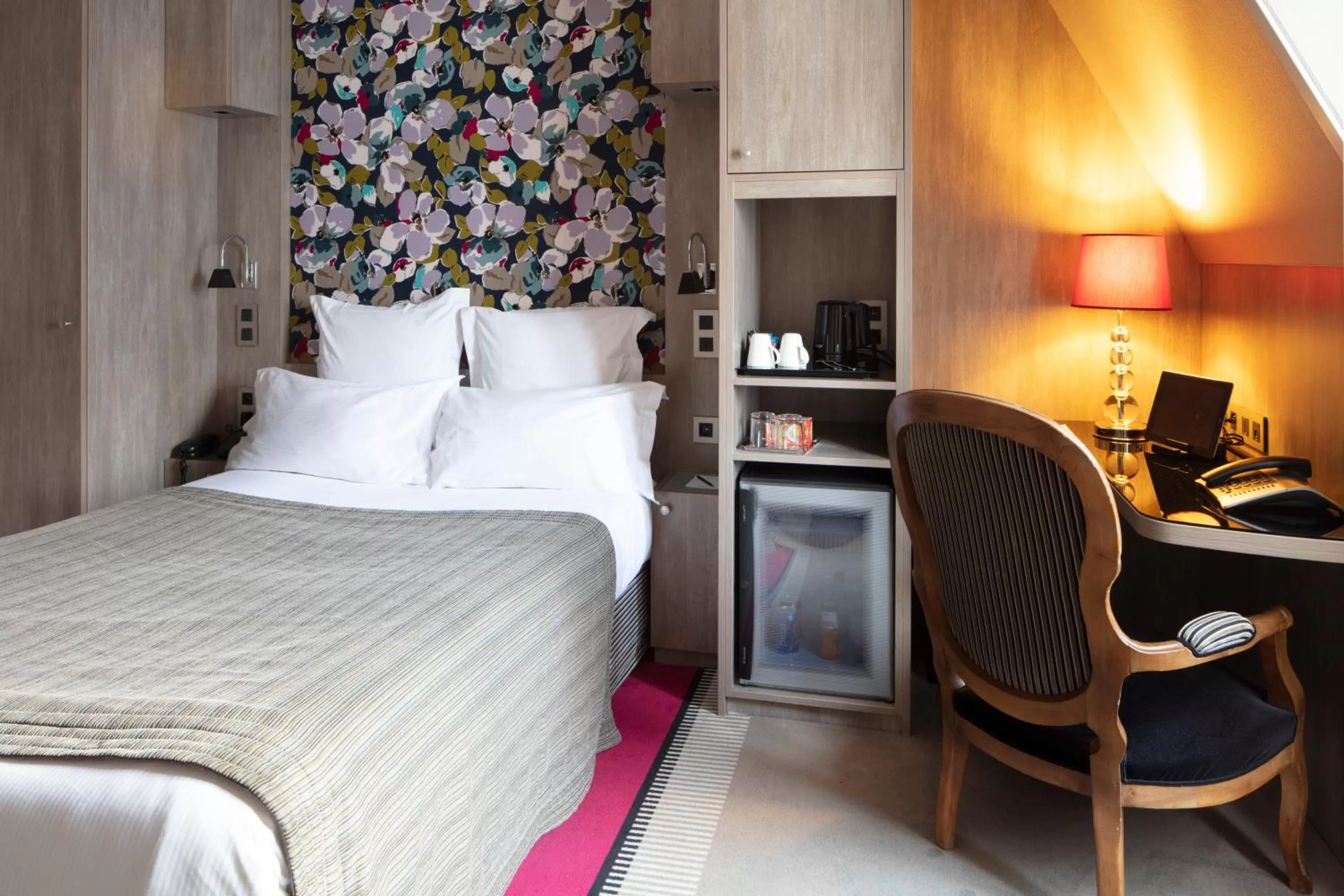 Photo of the whole room, Bed in Hôtel Regent's Garden - Astotel