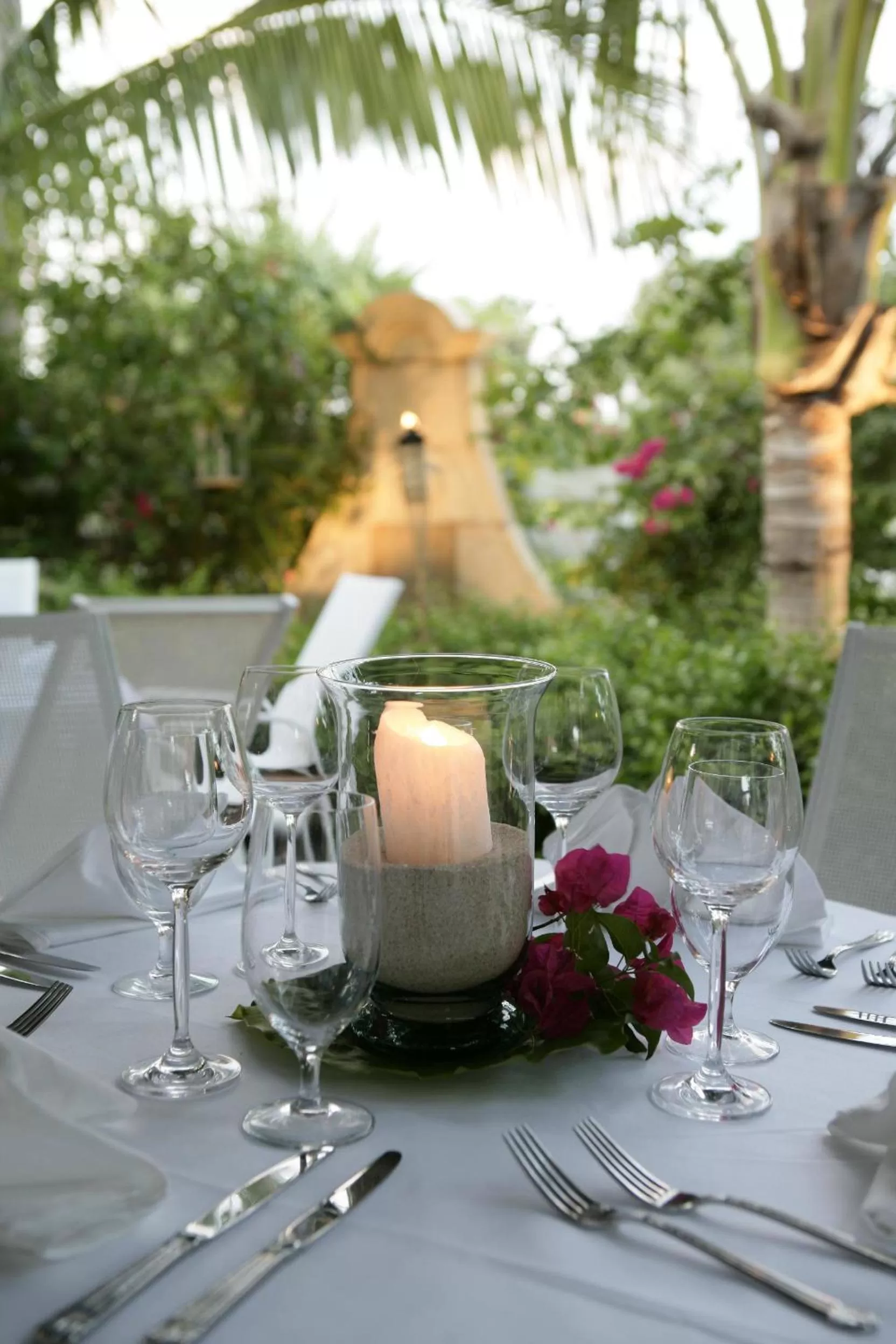 Restaurant/places to eat in The Caribbean Court Boutique Hotel