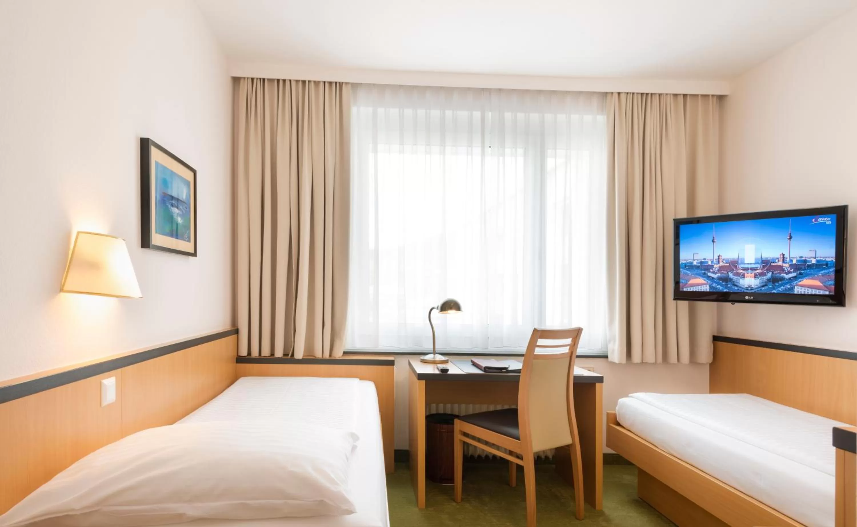 Photo of the whole room, Bed in Hotel City