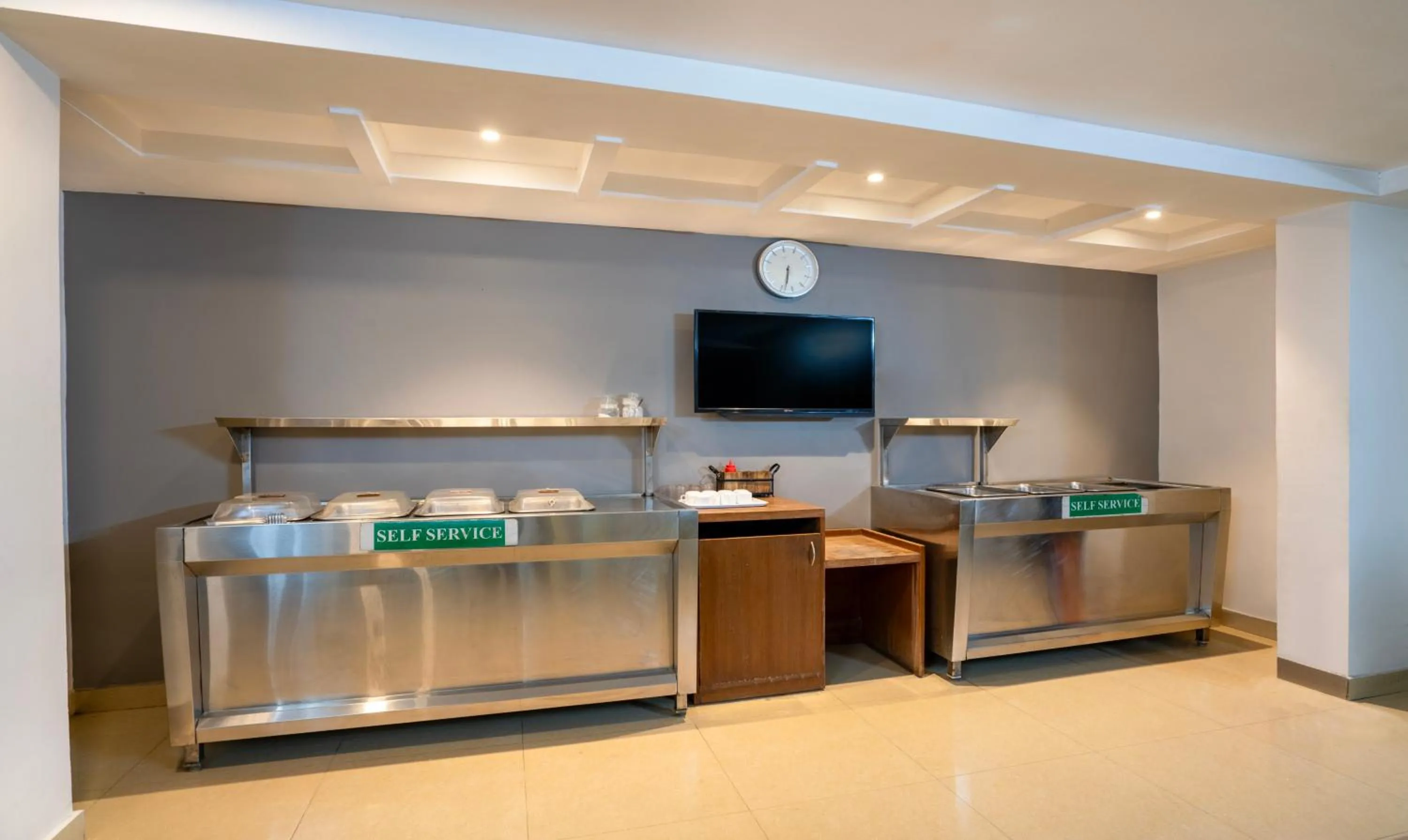 Dining area in Treebo Emerald