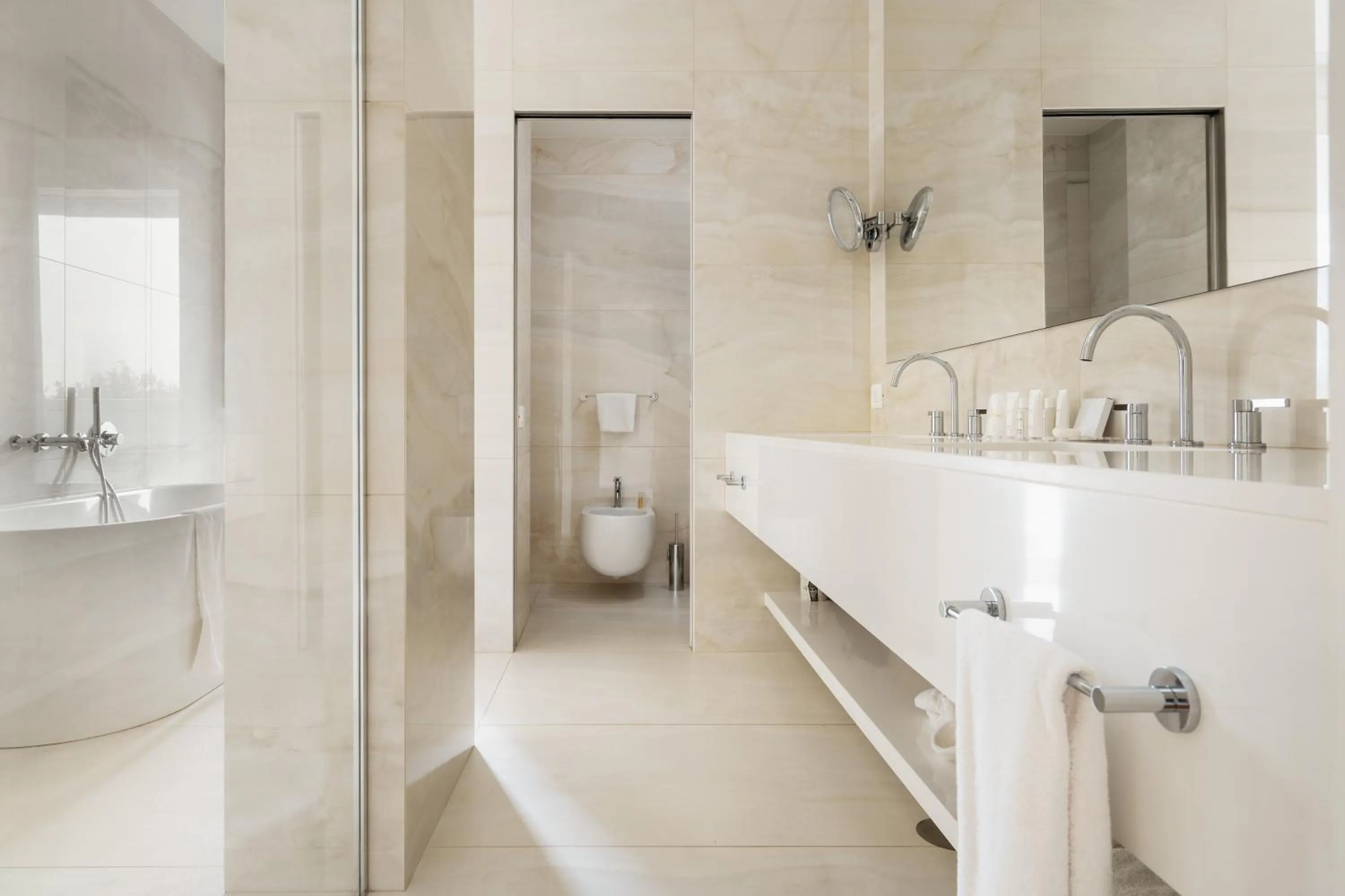 Shower in Hotel Morfeo