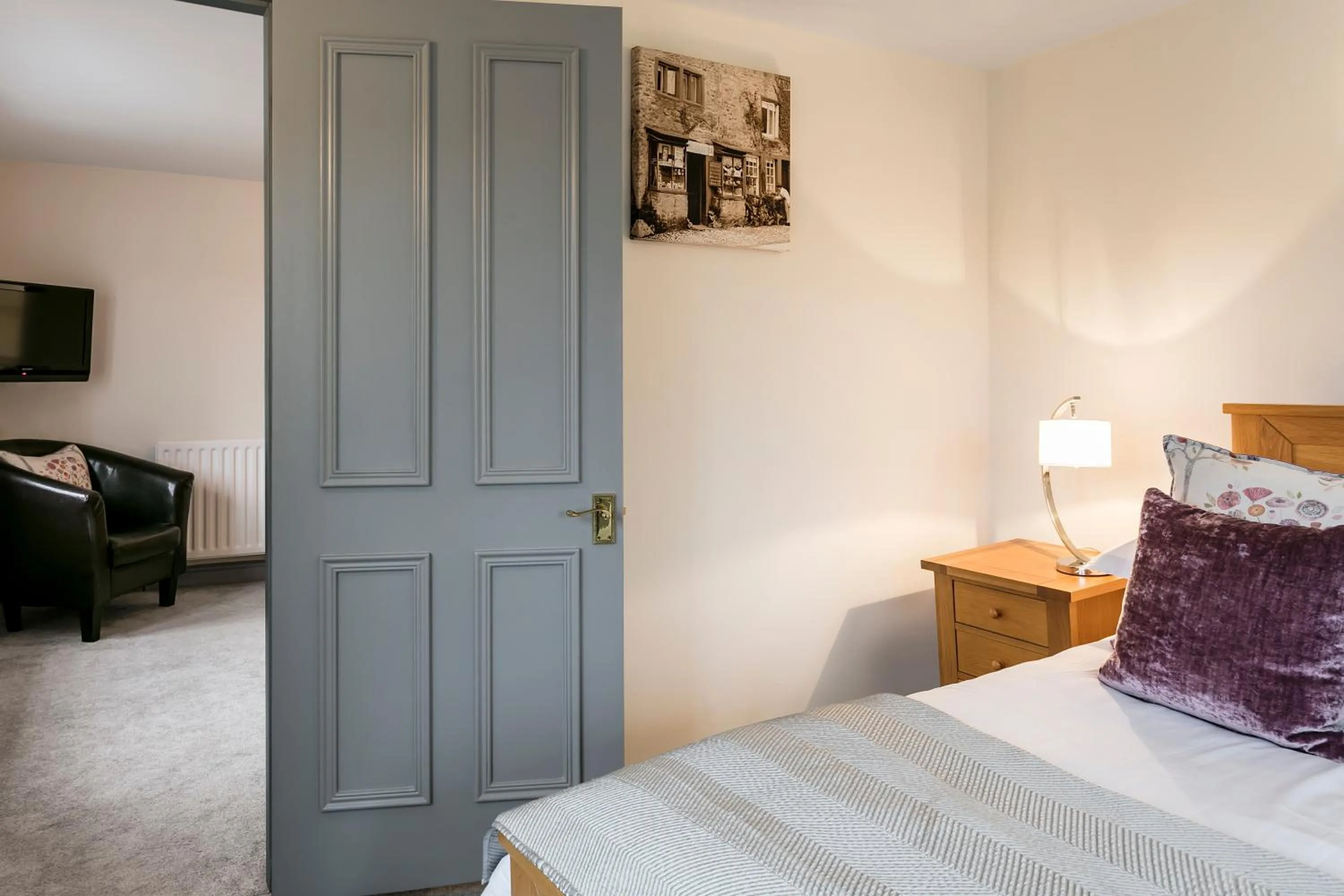 Living room, Bed in The Gamekeeper's Inn