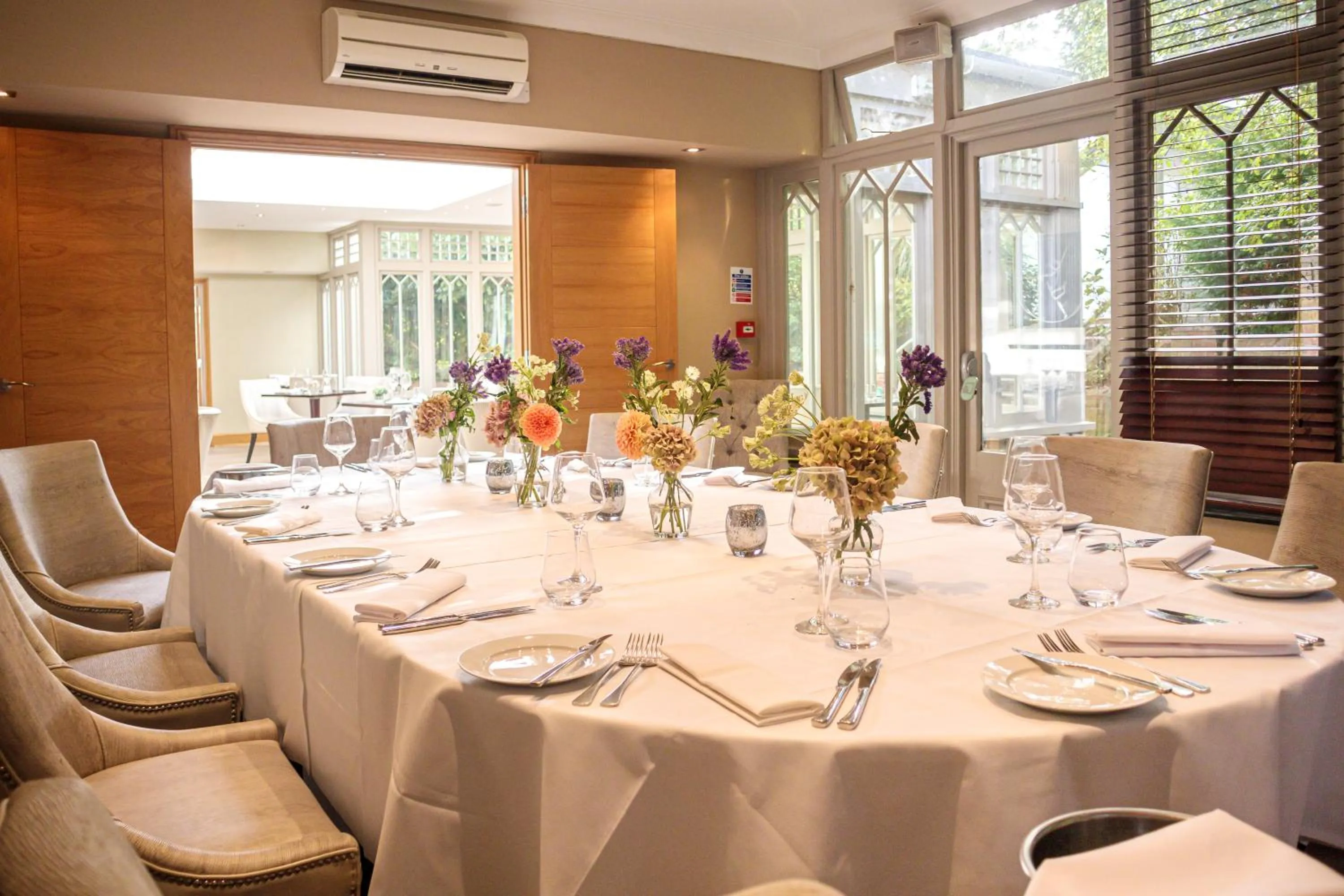 Restaurant/places to eat in Rowhill Grange Hotel & Utopia Spa