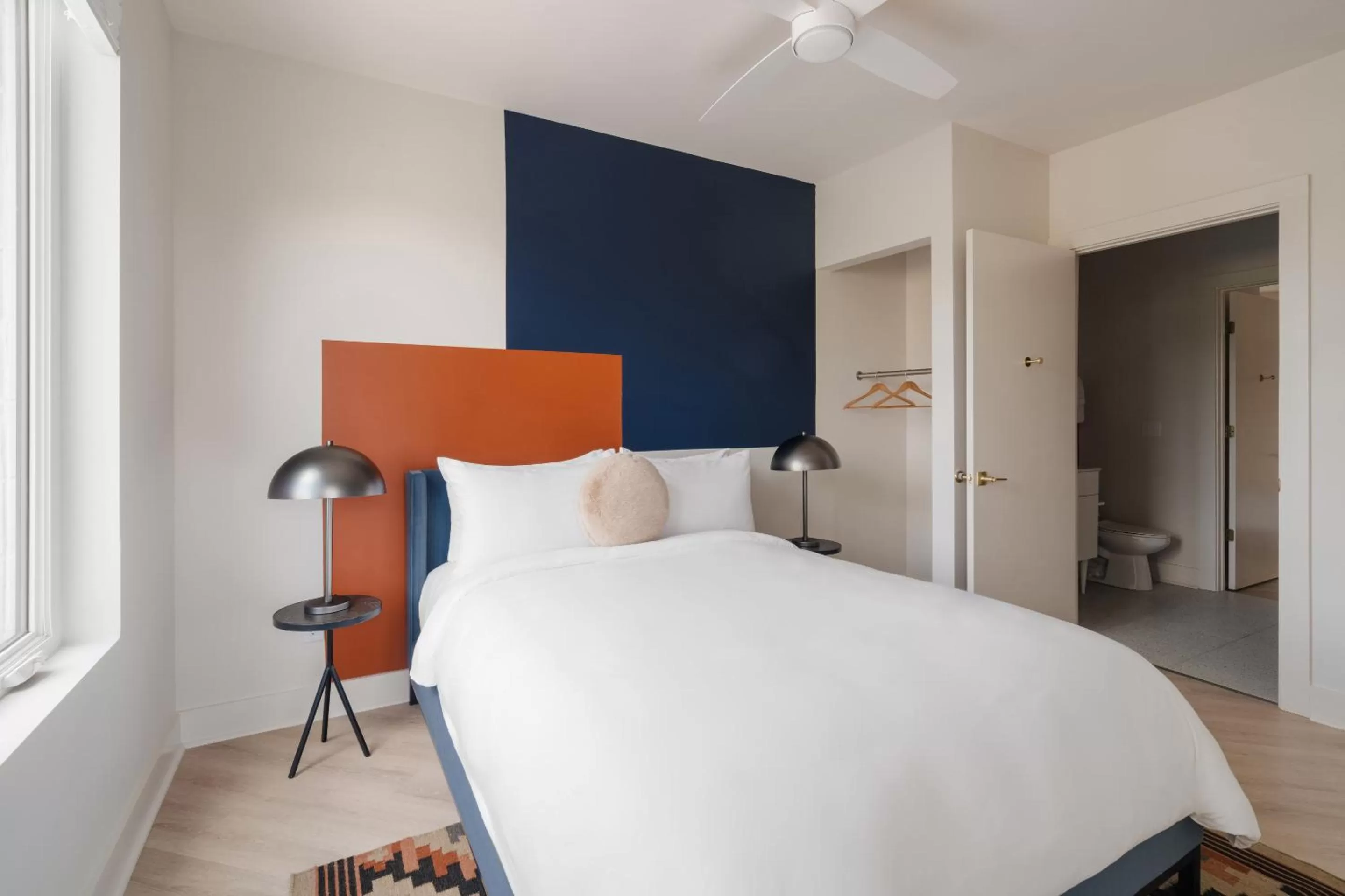 Living room, Bed in Sonder The Hideaway