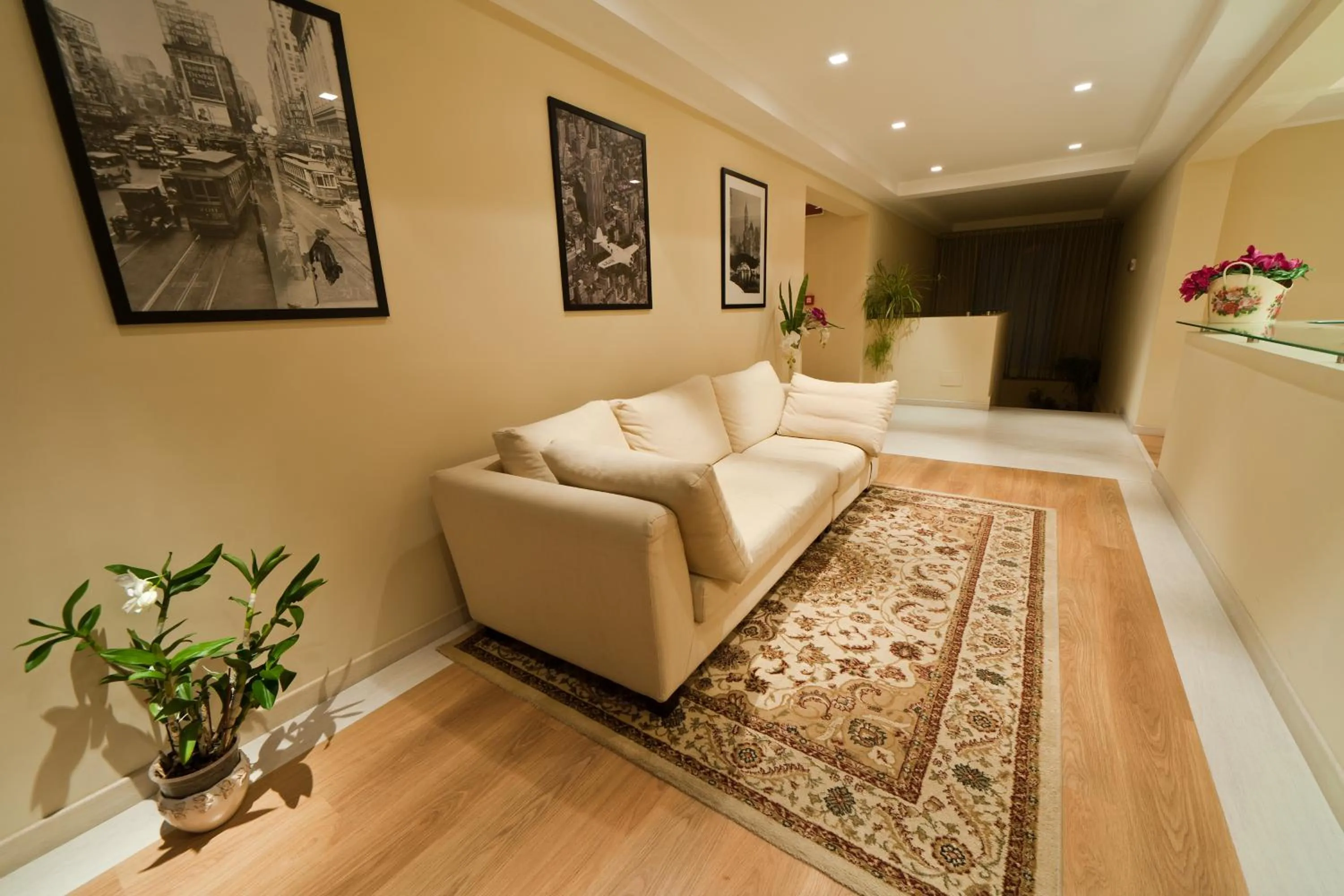 Communal lounge/ TV room in Citta' Dei Papi