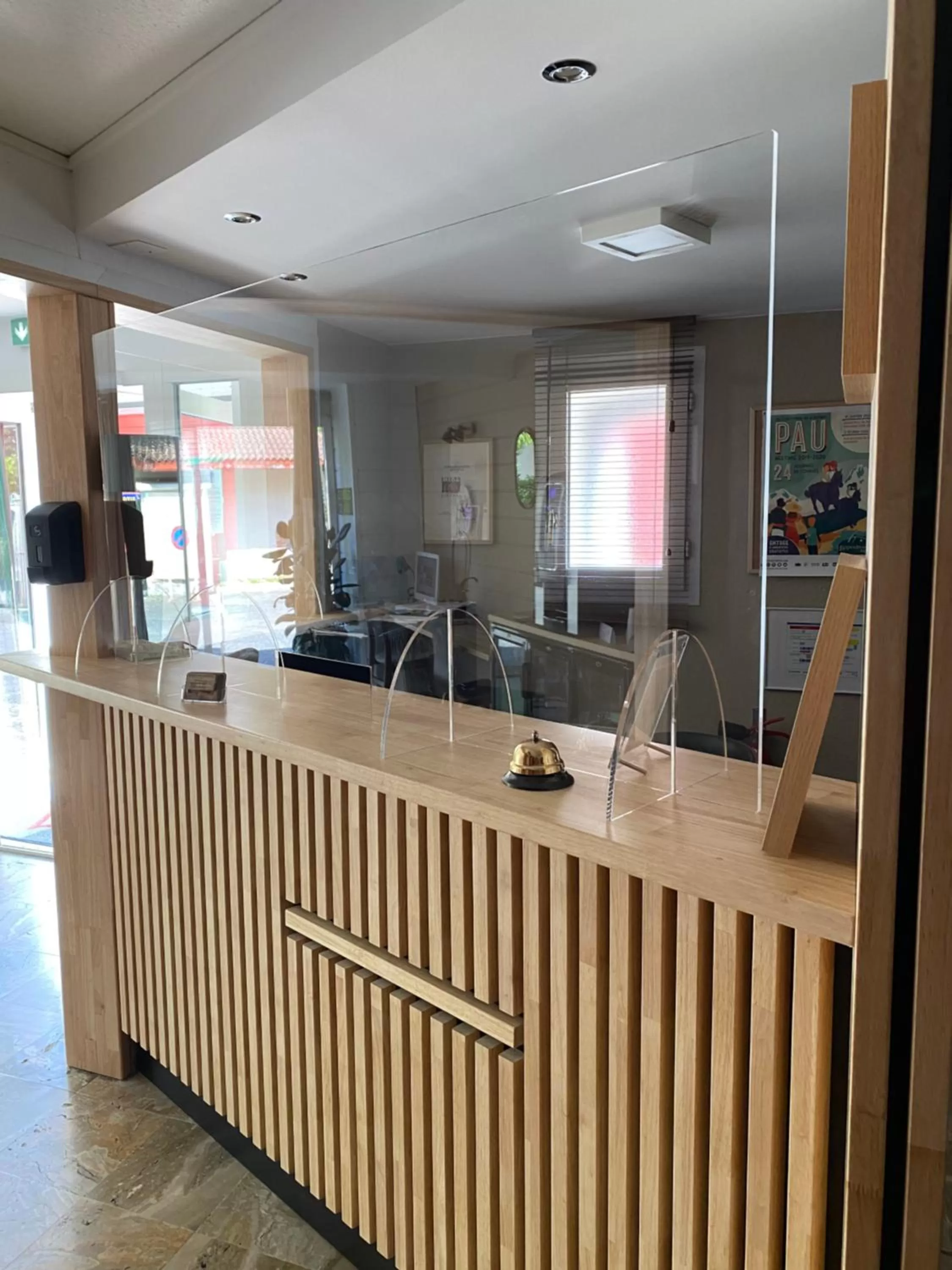 Lobby or reception in Ostal Pau Universite - Sure Hotel Collection by Best Western