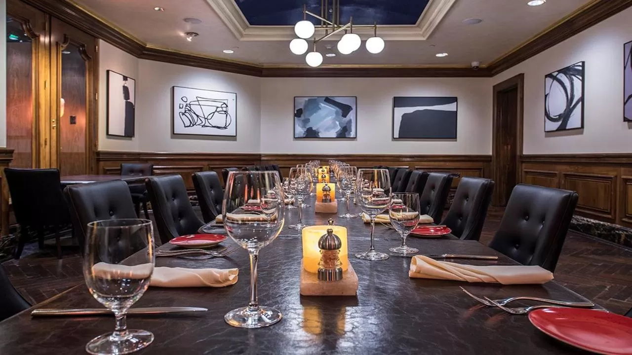 Food and drinks in Garden City Hotel