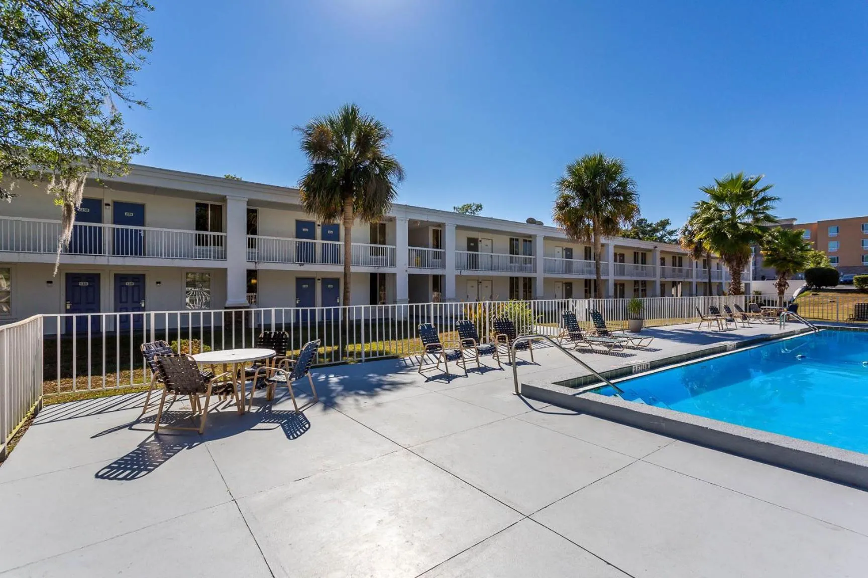 Swimming pool in Studio 6 Gainesville, Fl