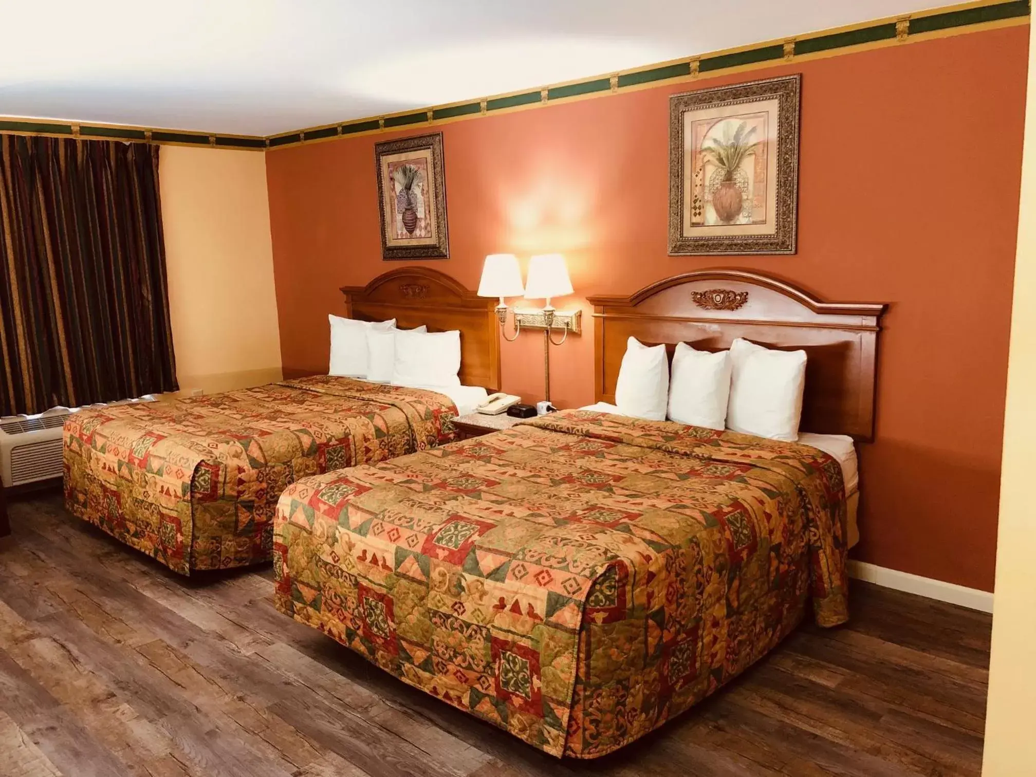 Standard Queen Room in Mountain inn & suites - Dunlap TN Standard Queen Room in Mountain inn & suites - Dunlap TN