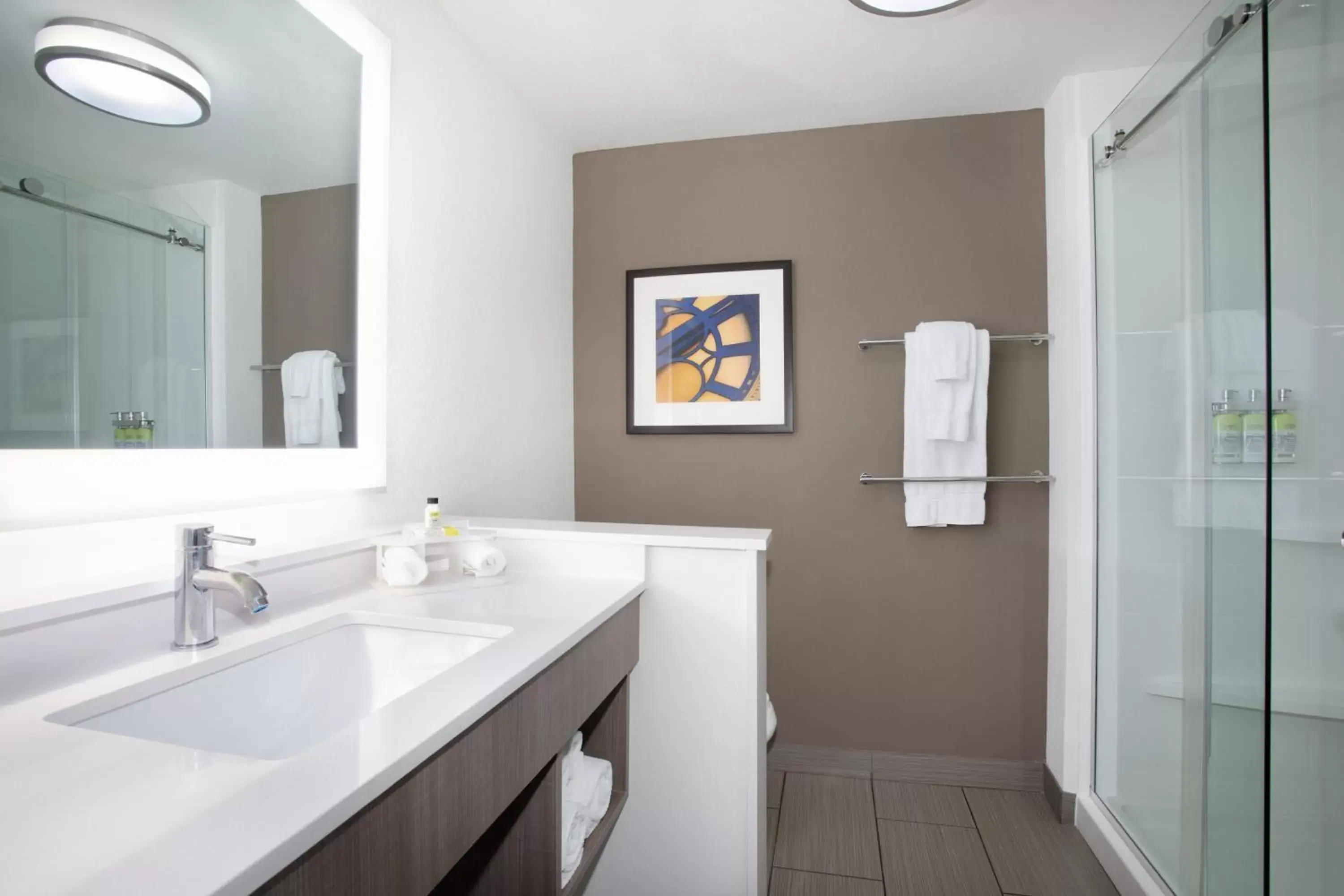 King Room - Hearing Accessible/Non-Smoking in Holiday Inn Express & Suites Great Bend by IHG King Room - Hearing Accessible/Non-Smoking in Holiday Inn Express & Suites Great Bend by IHG