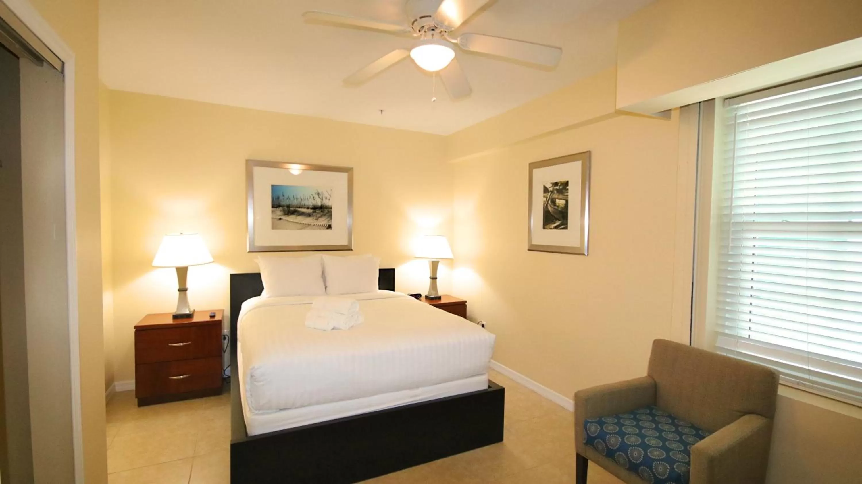 Bed in John's Pass Hotel - Fully Remote Check In