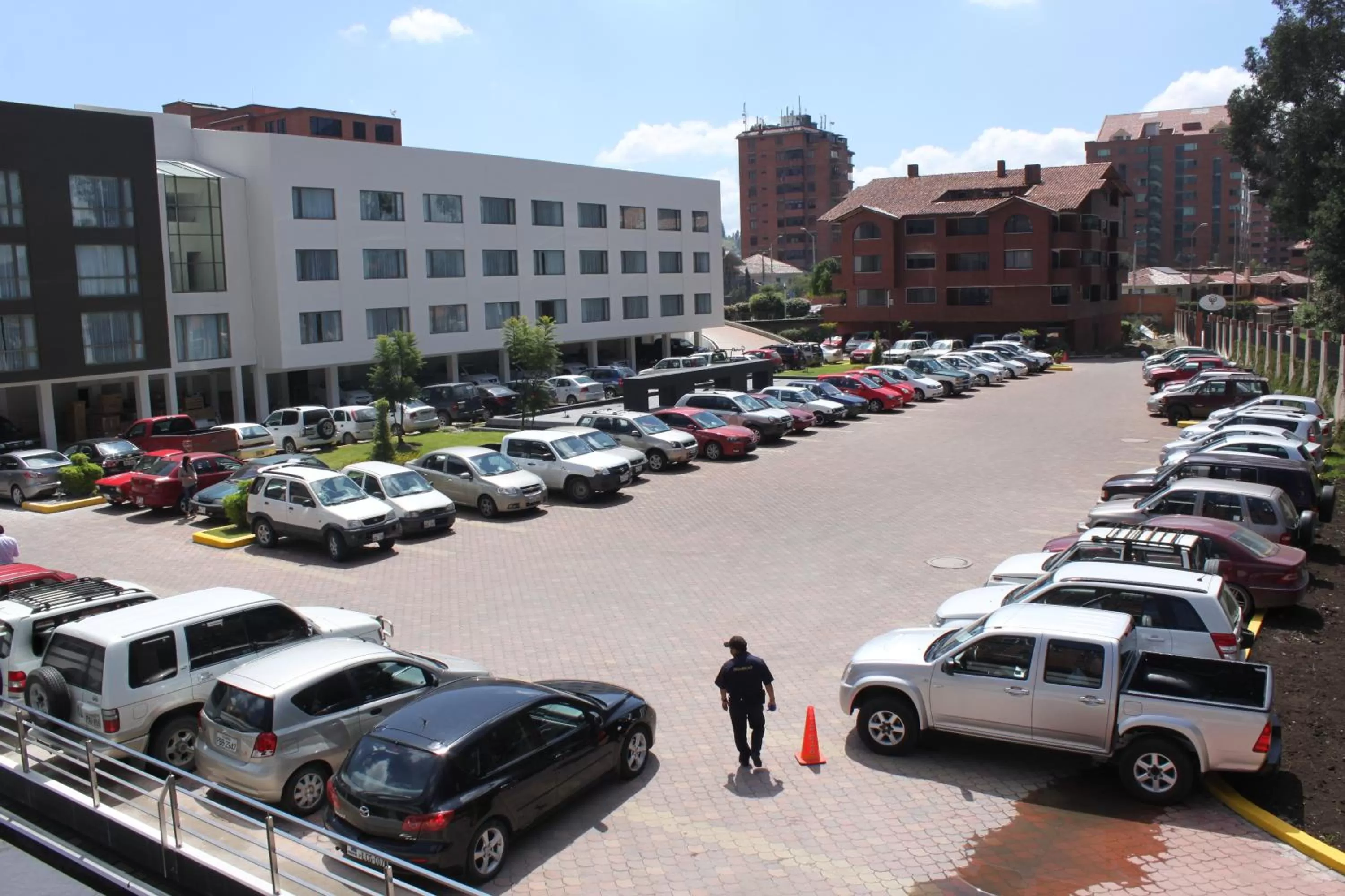 Facade/entrance in Oro Verde Cuenca