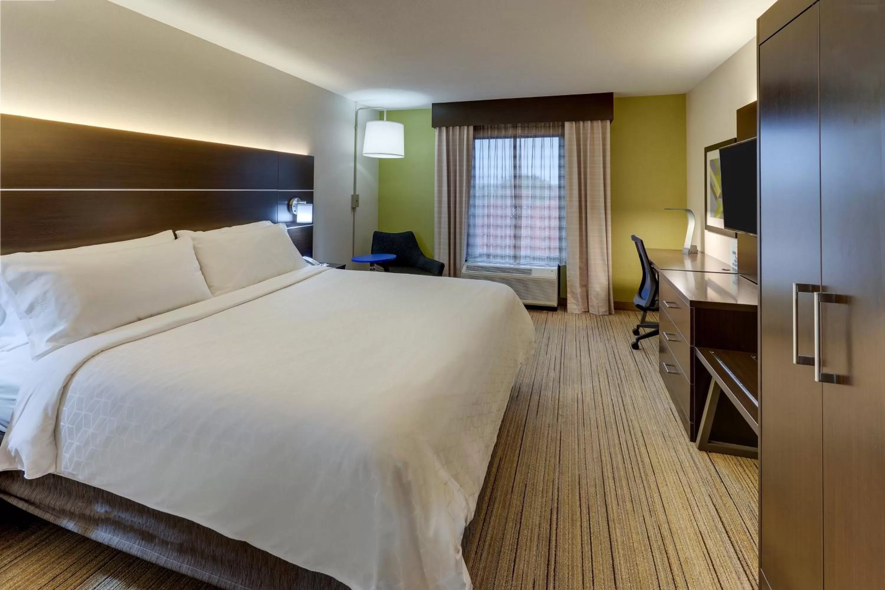 Photo of the whole room, Bed in Holiday Inn Express & Suites Troy by IHG