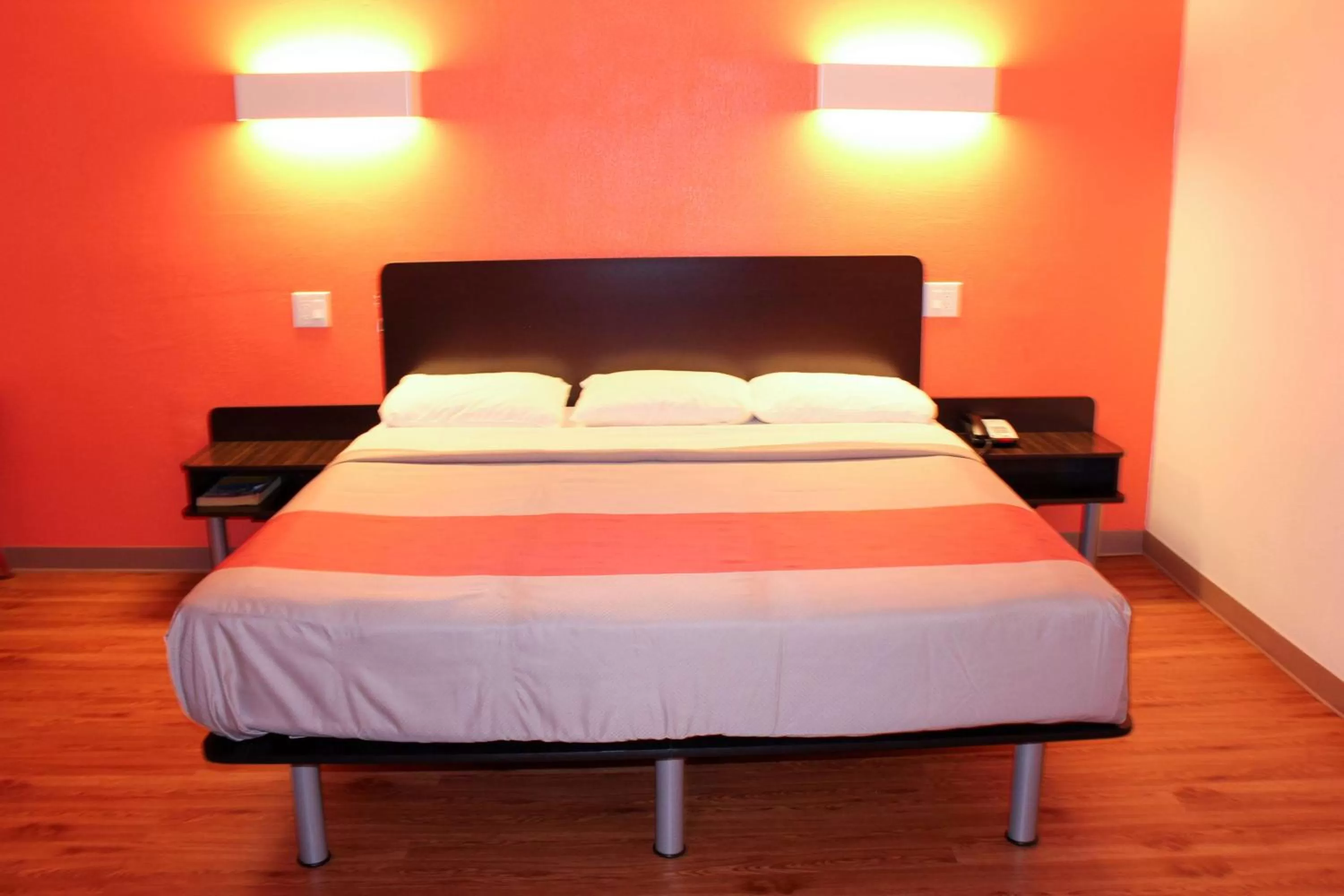 King Room - Smoking  in Motel 6-Rosenberg, TX