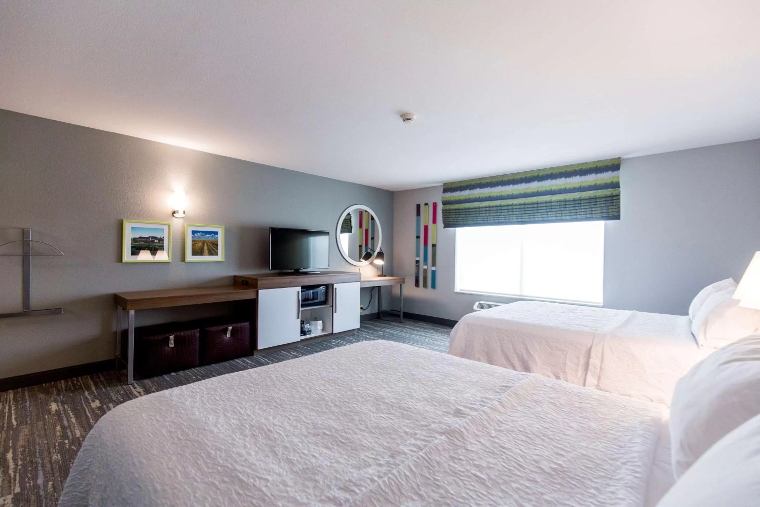 Bedroom, Bed in Hampton Inn Bismarck