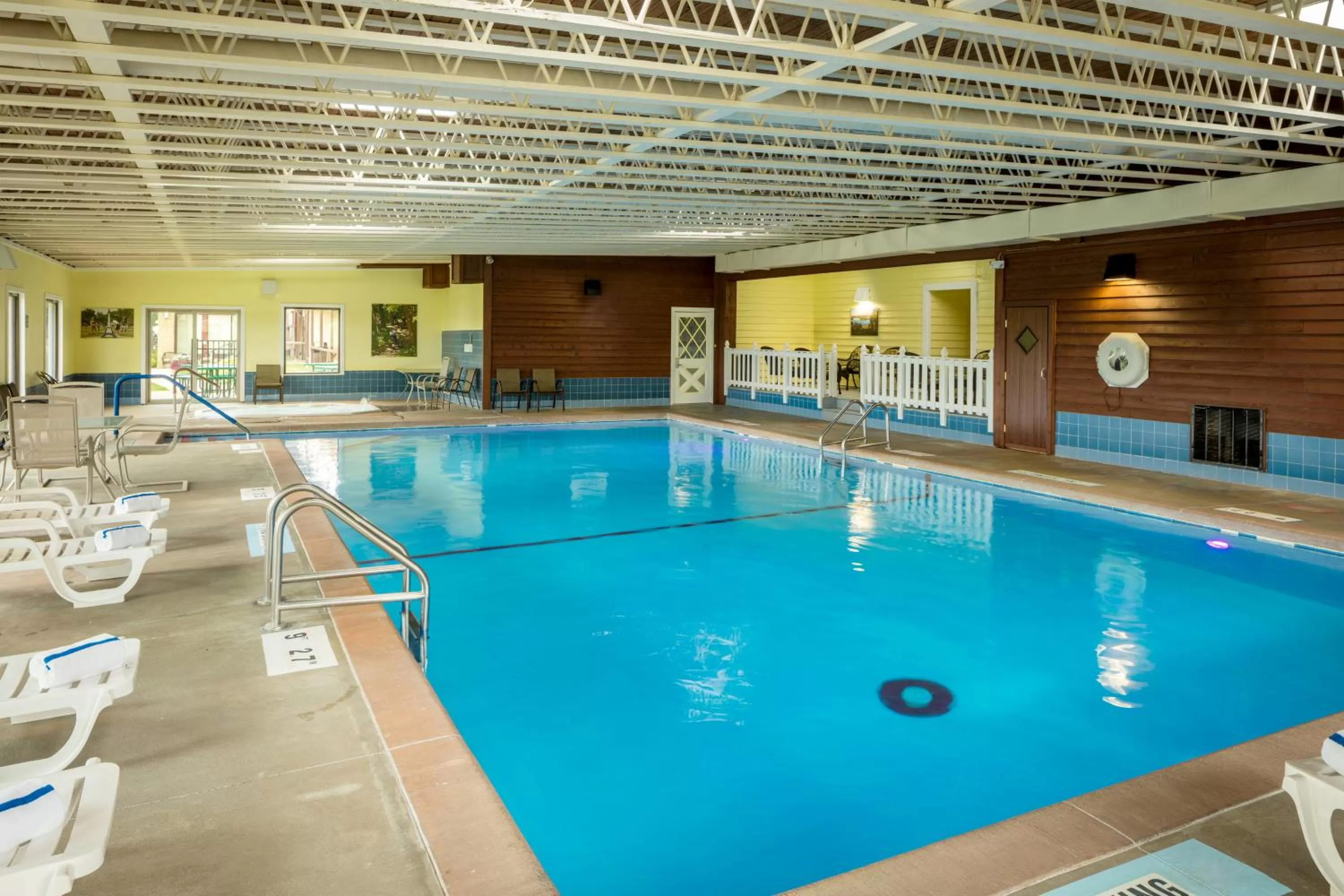 Swimming pool in Chestnut Mountain Resort