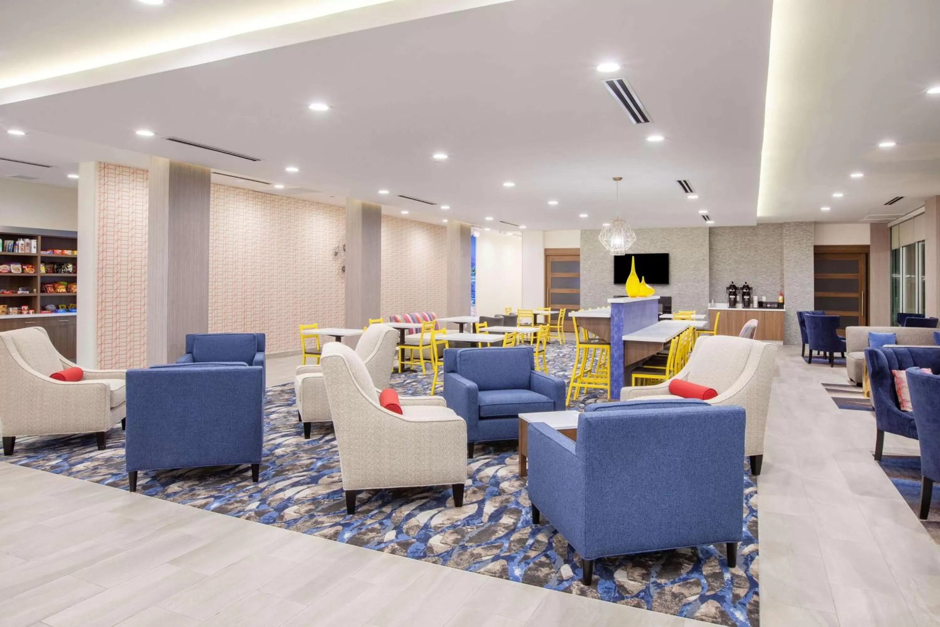 Seating area in La Quinta by Wyndham Dallas Duncanville