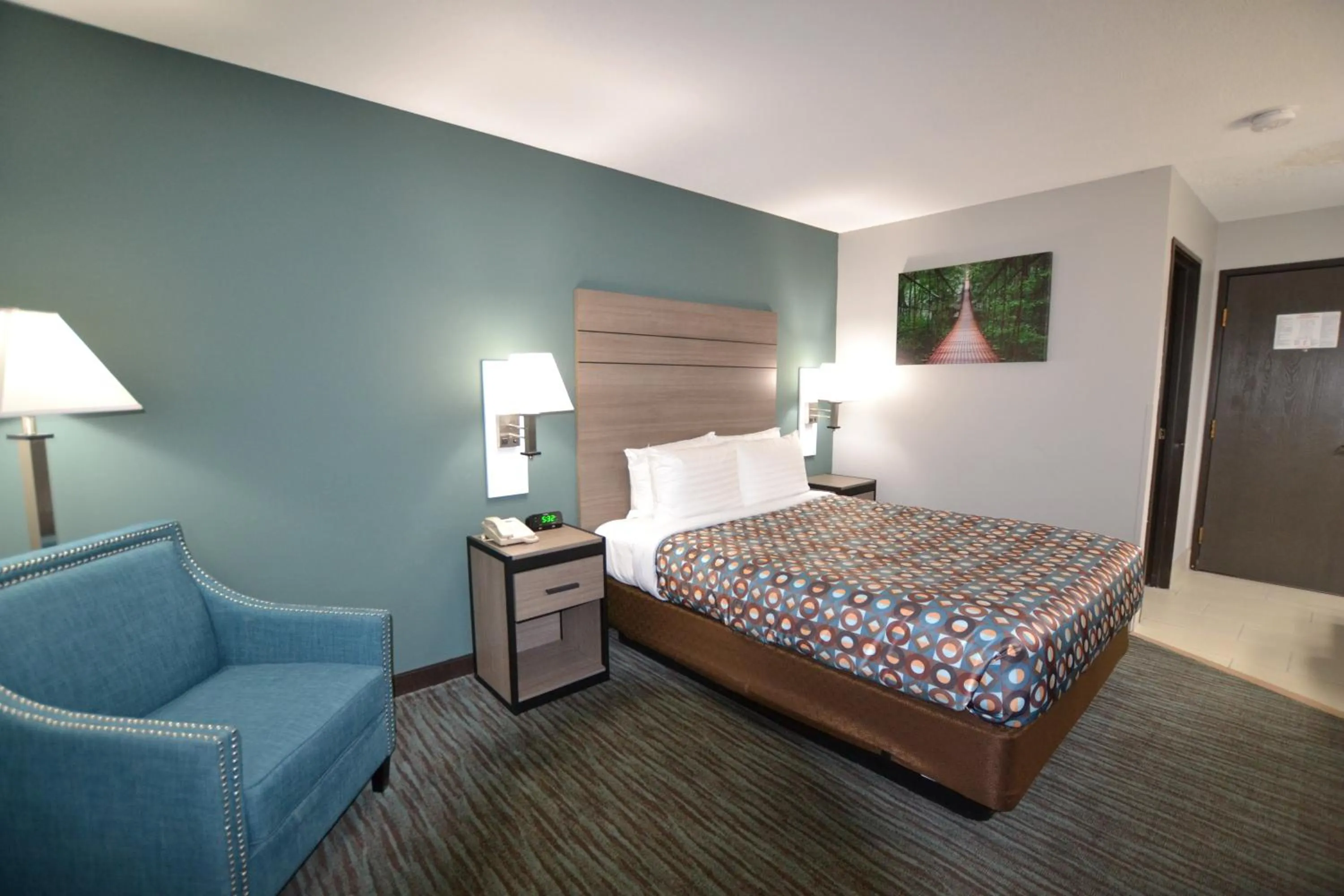 Photo of the whole room, Bed in Countryside Inn & Suites Omaha East-Council Bluffs IA