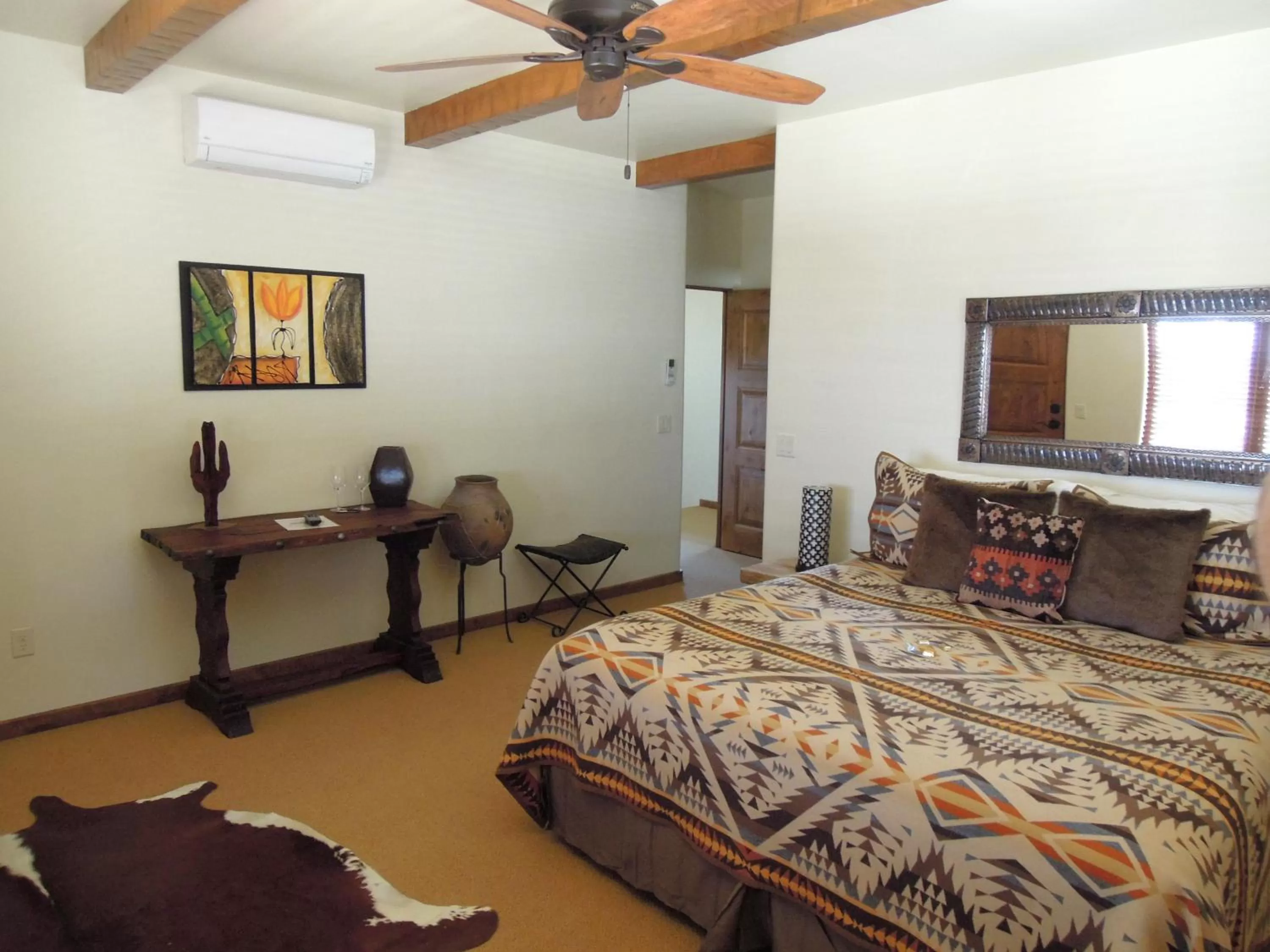 Photo of the whole room, Bed in Croad Vineyards - The Inn