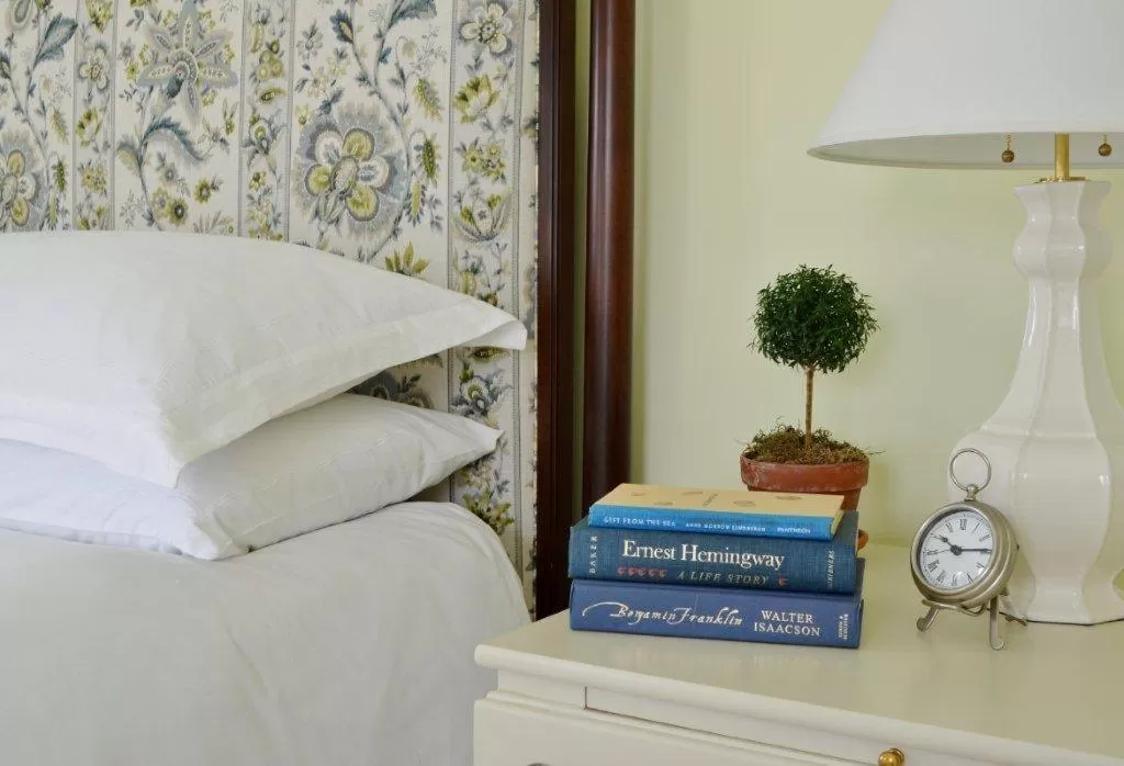 Bedroom, Seating Area in The Quogue Club