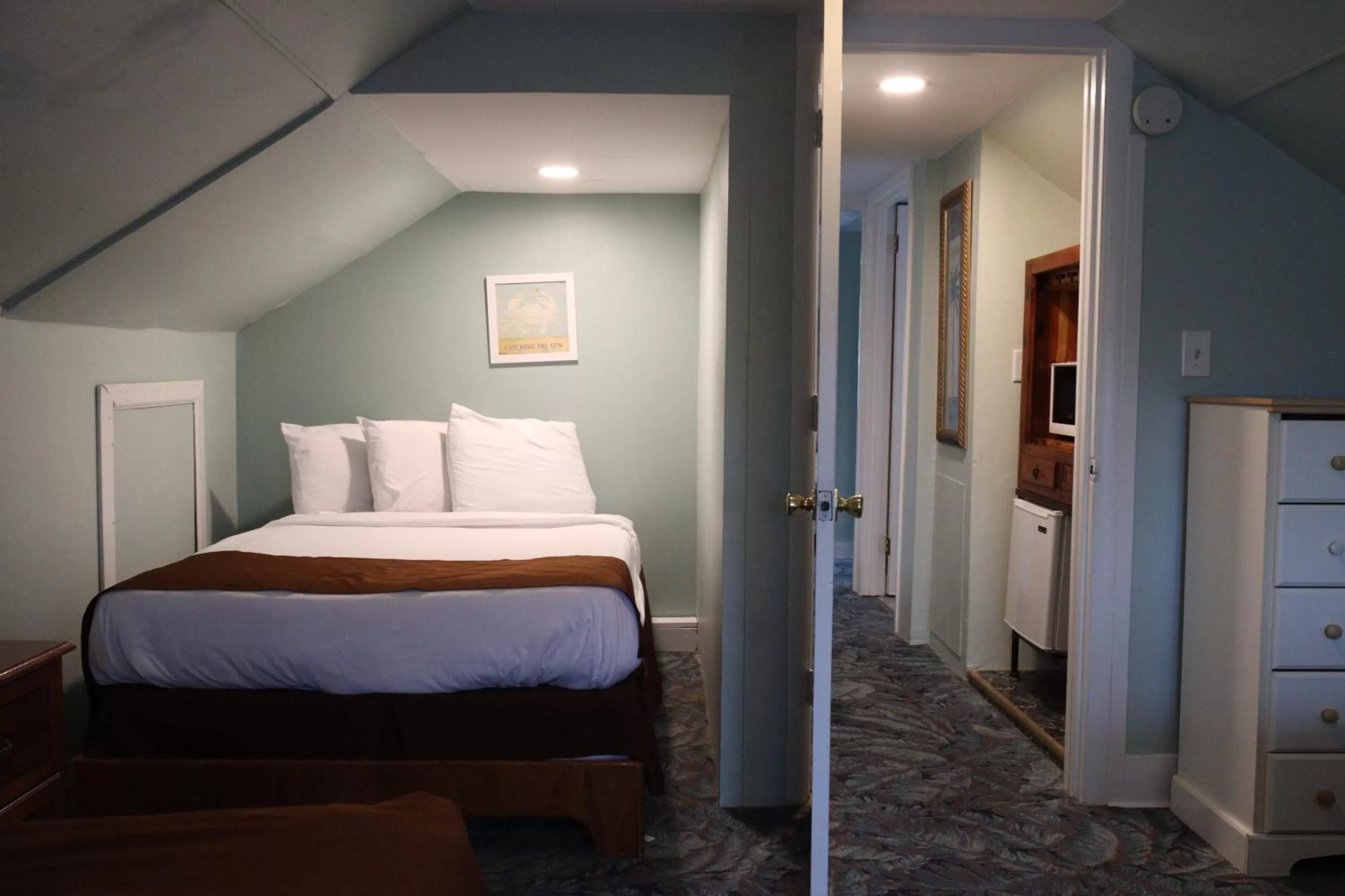 Bedroom in The Burgundy Inn Hotel and Apartments