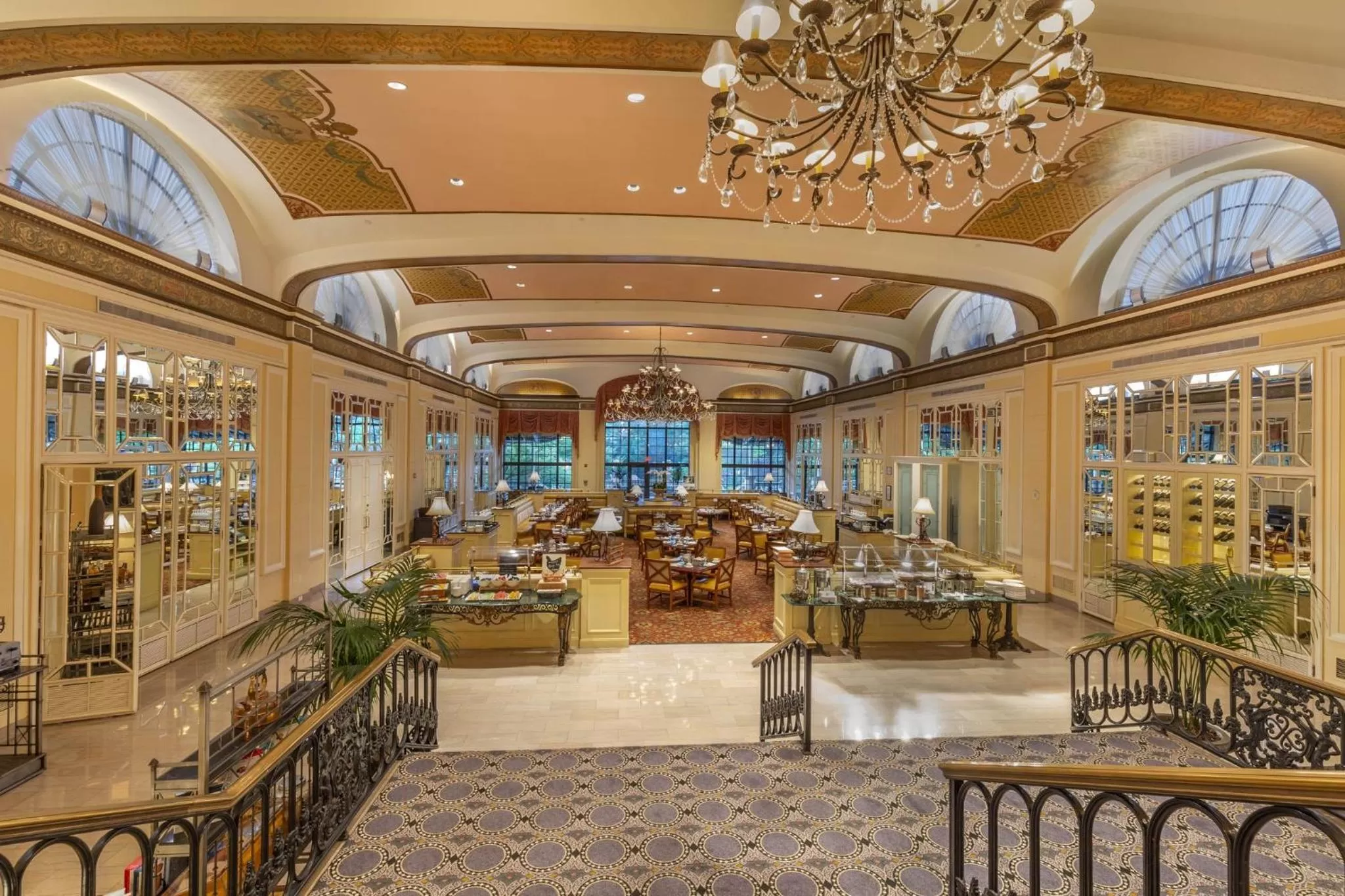 Restaurant/places to eat in Omni Shoreham Hotel