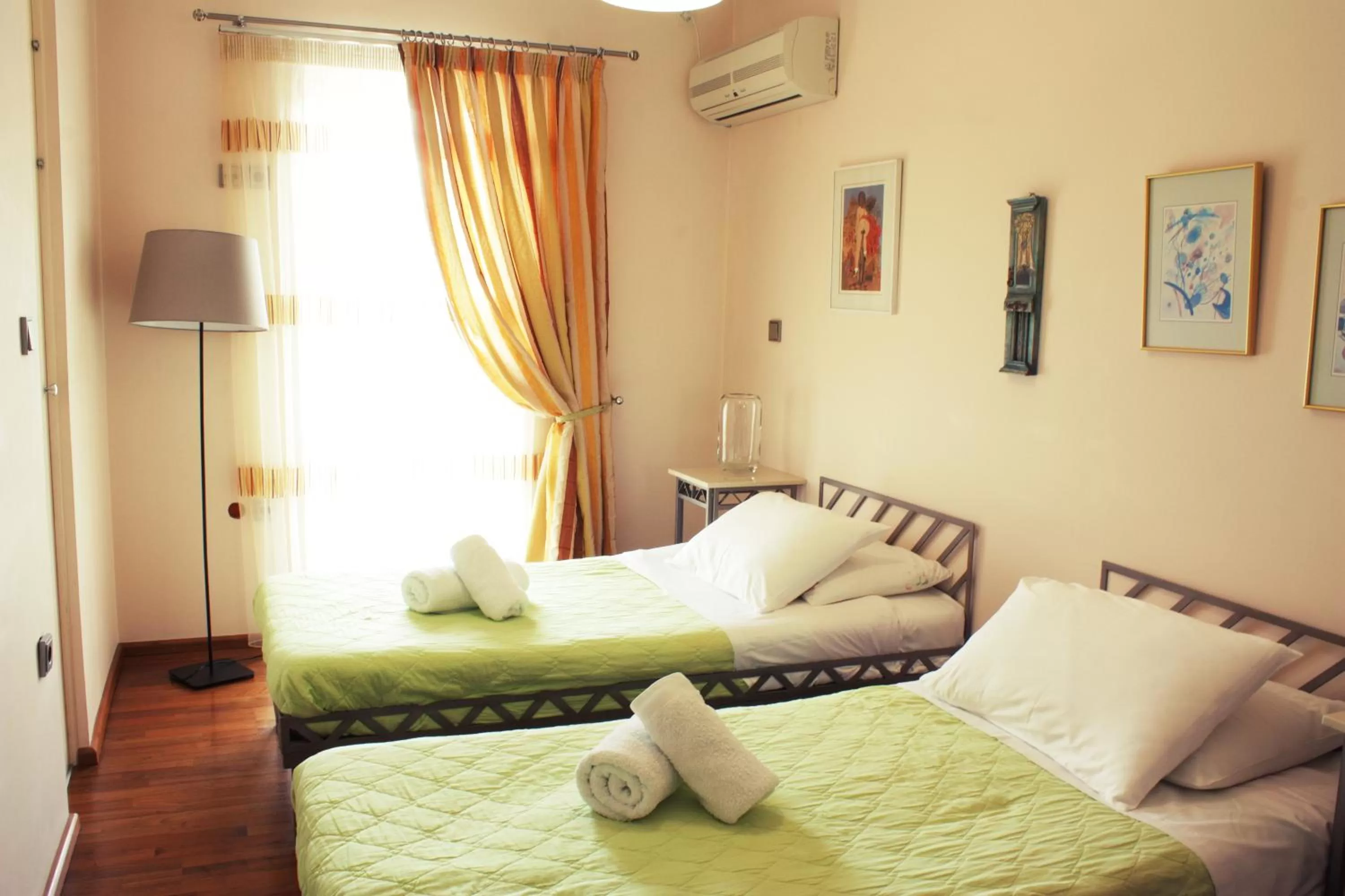 Photo of the whole room, Bed in Veggie Garden Athens B&B