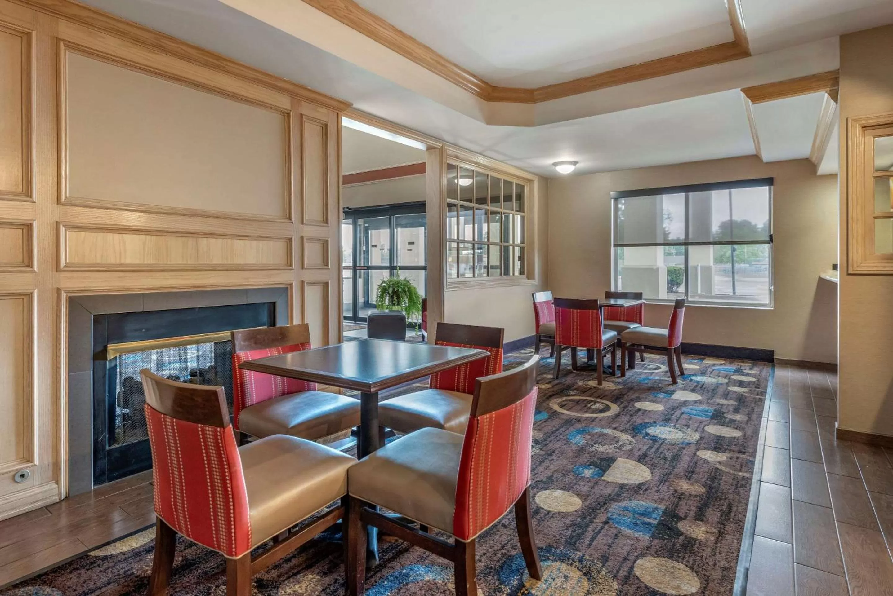 Restaurant/places to eat in Comfort Suites Marion North