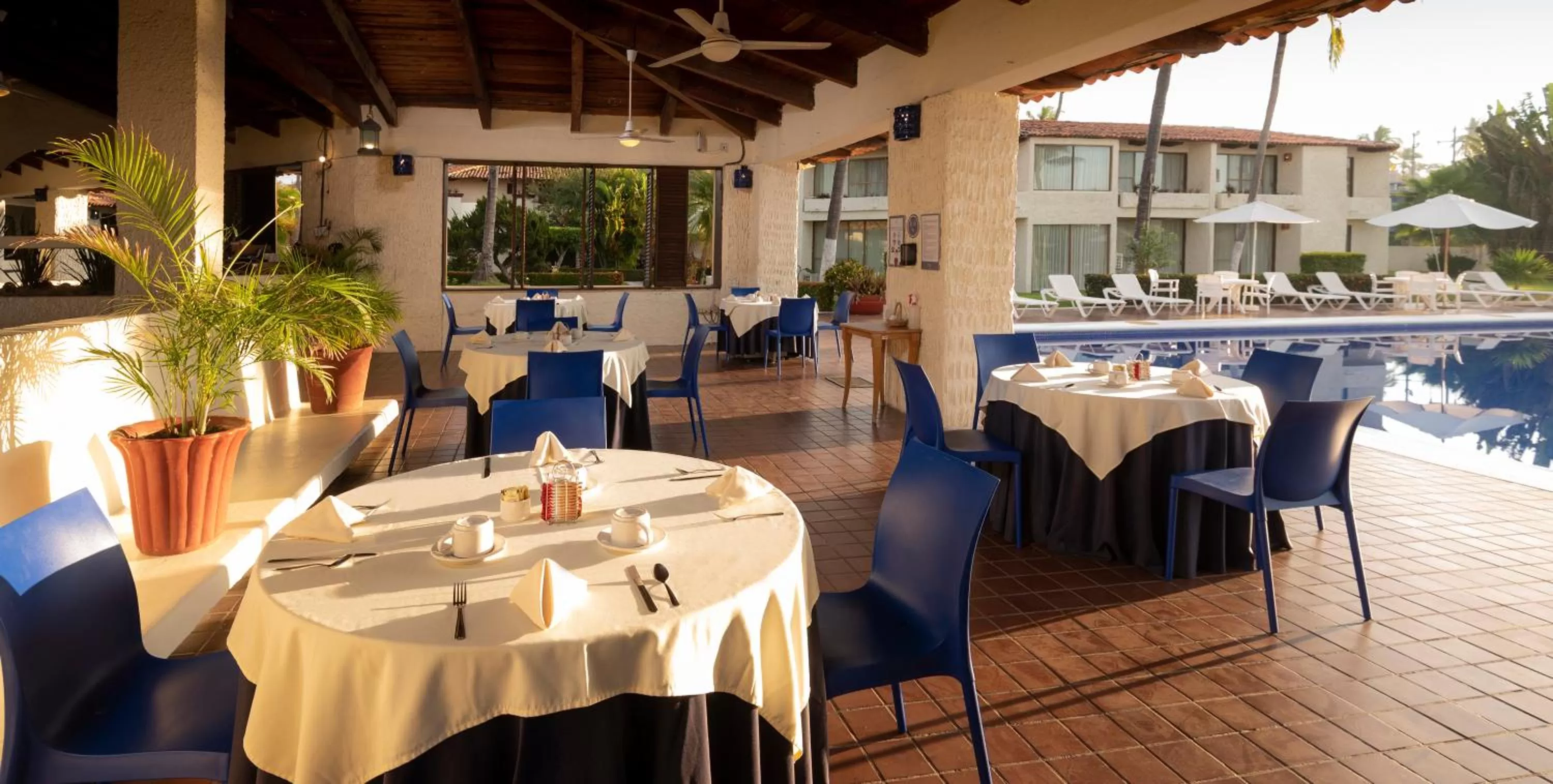 Restaurant/places to eat in Cabo Blanco Hotel and Marina