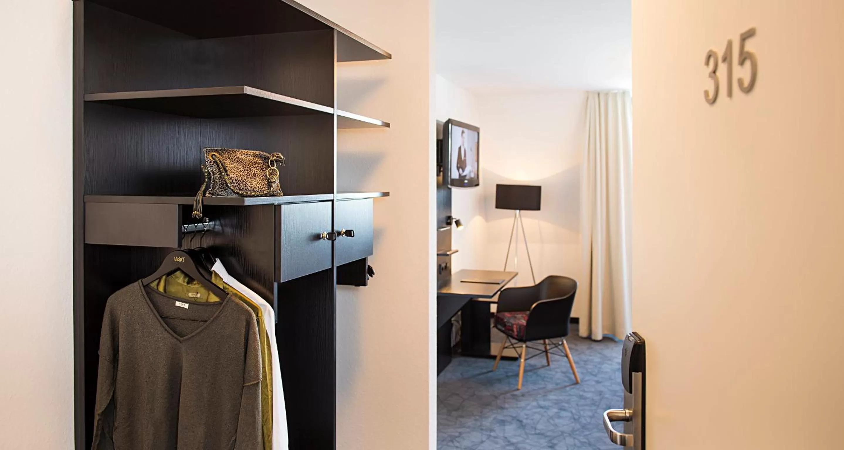 TV and multimedia in Victor's Residenz-Hotel München