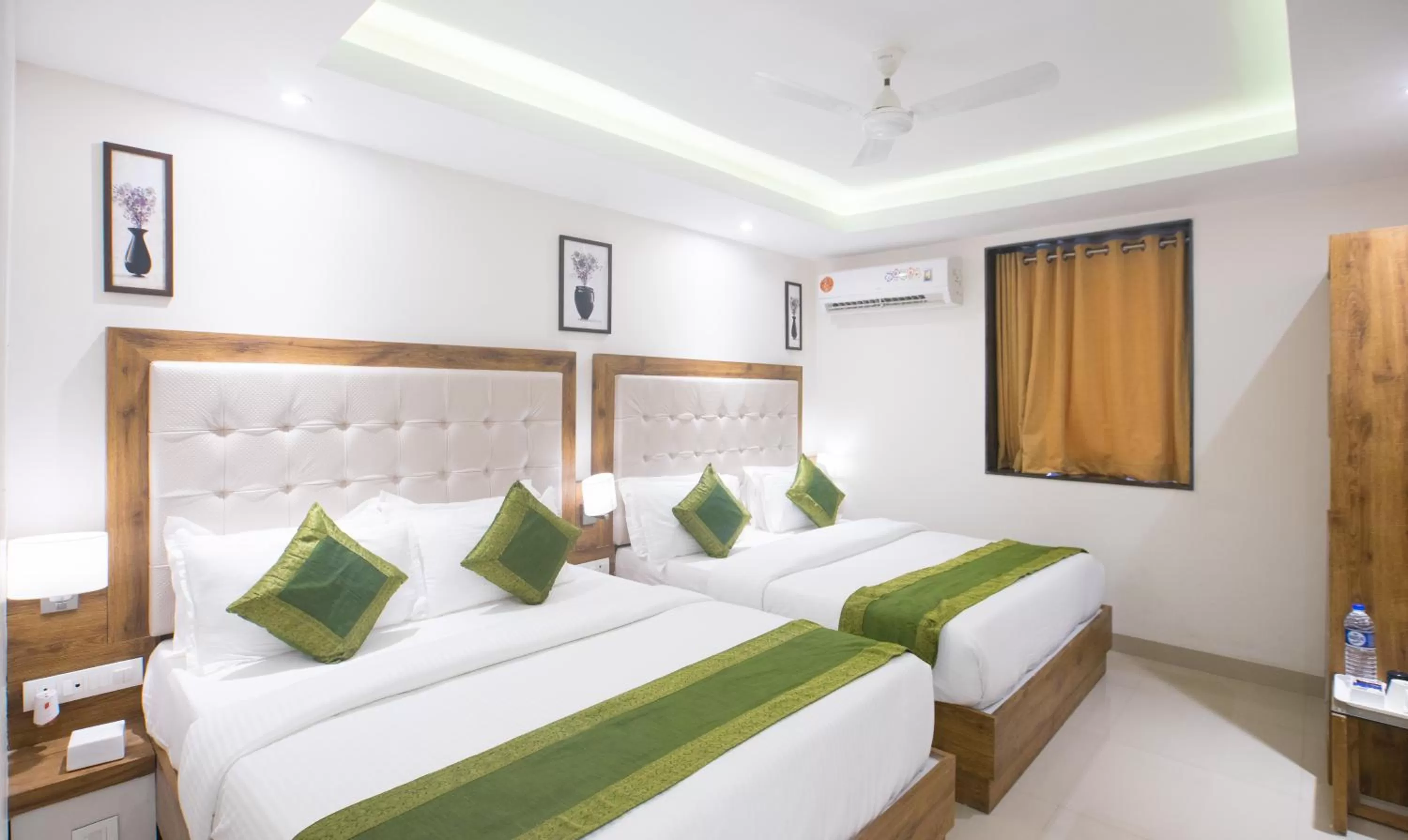 Bed in Treebo Amber International