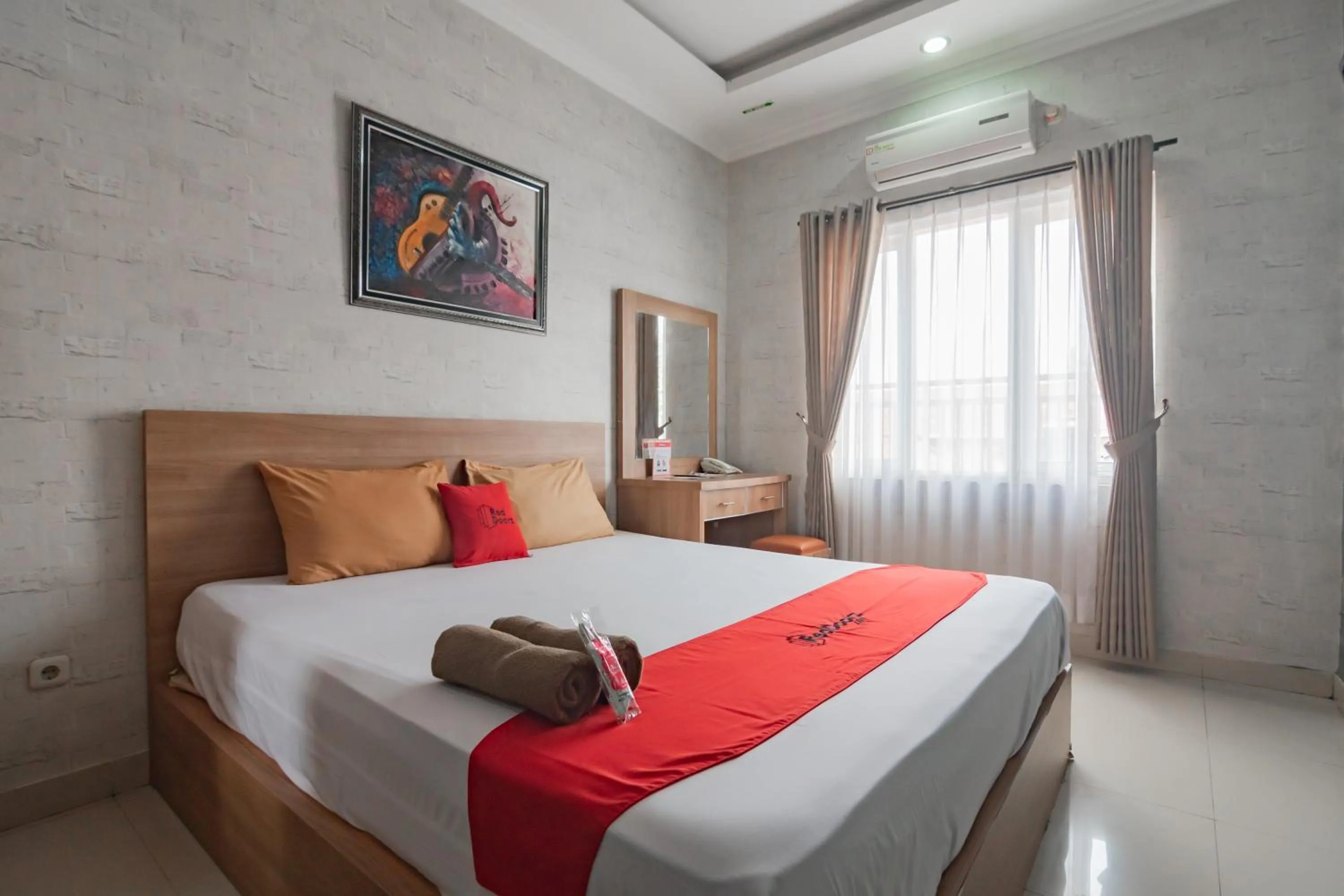 Bedroom, Bed in RedDoorz near Gedung Sate 2