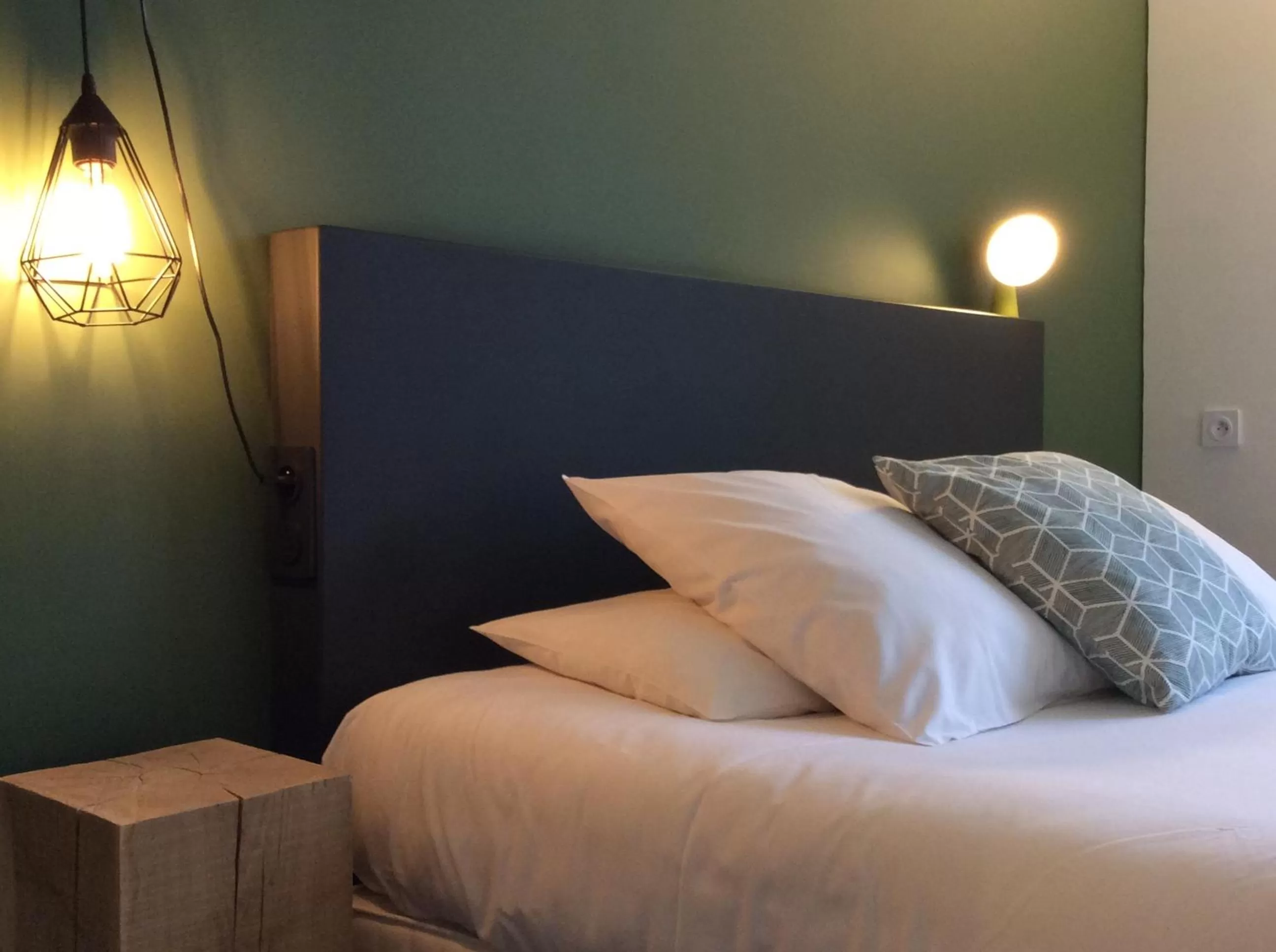 Bed in Hotel de France