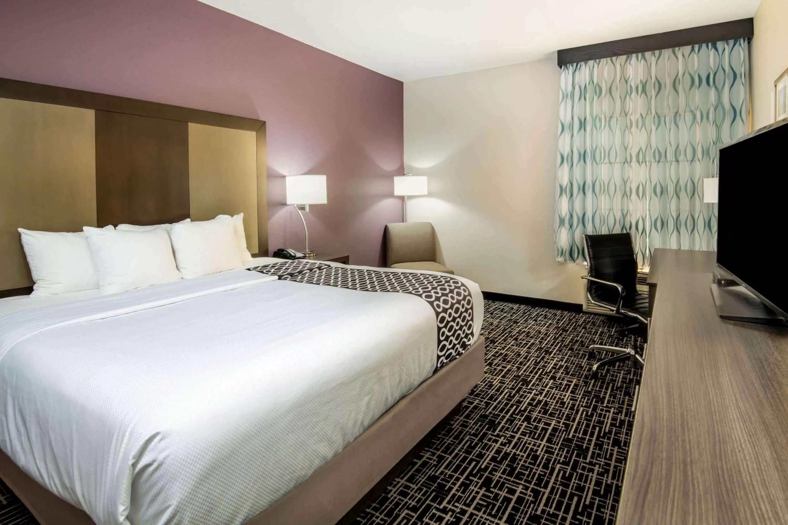 Photo of the whole room, Bed in La Quinta by Wyndham Pampa