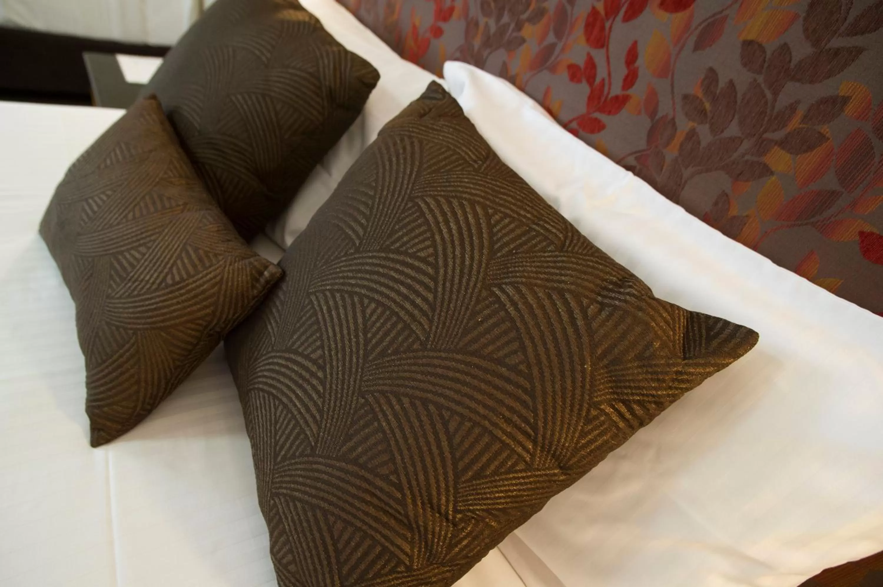 Bed in Noah's Mid City Motor Inn Muswellbrook