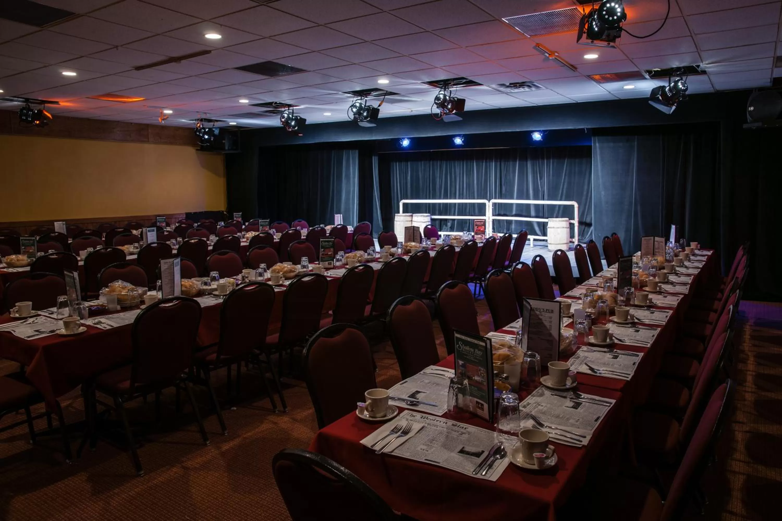 Restaurant/places to eat in Shallow Bay Motel & Cabins Conference Centre