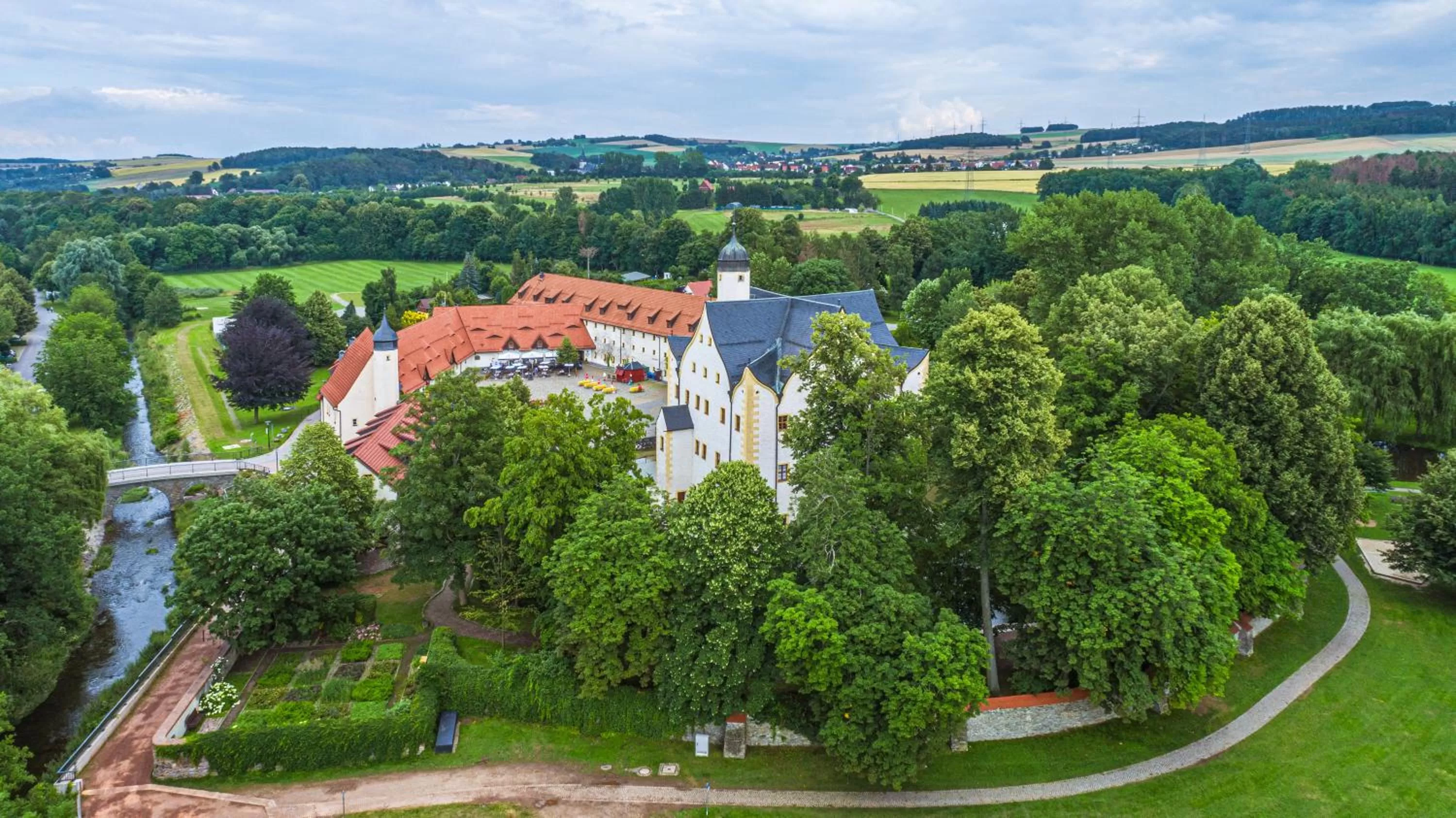Property building in Schlosshotel Klaffenbach