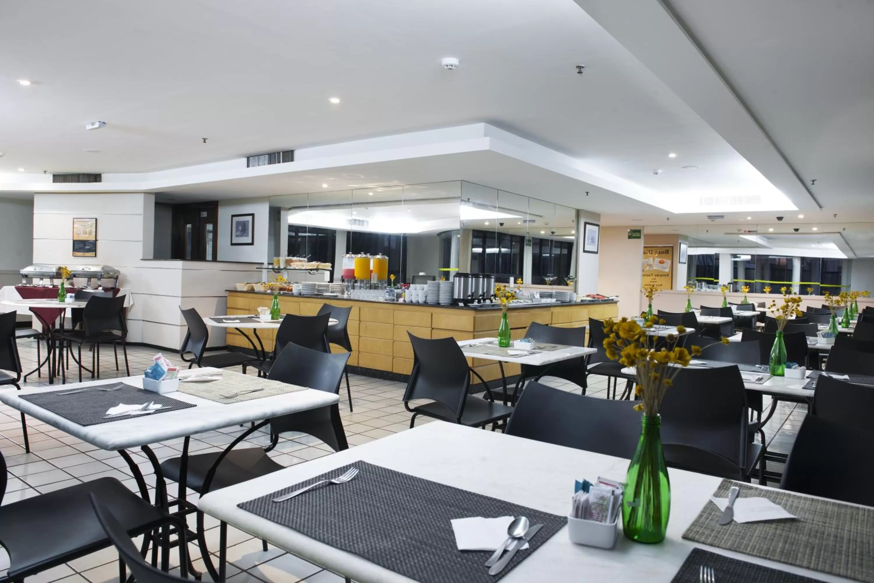 Continental breakfast in Metropolitan Hotel Brasília