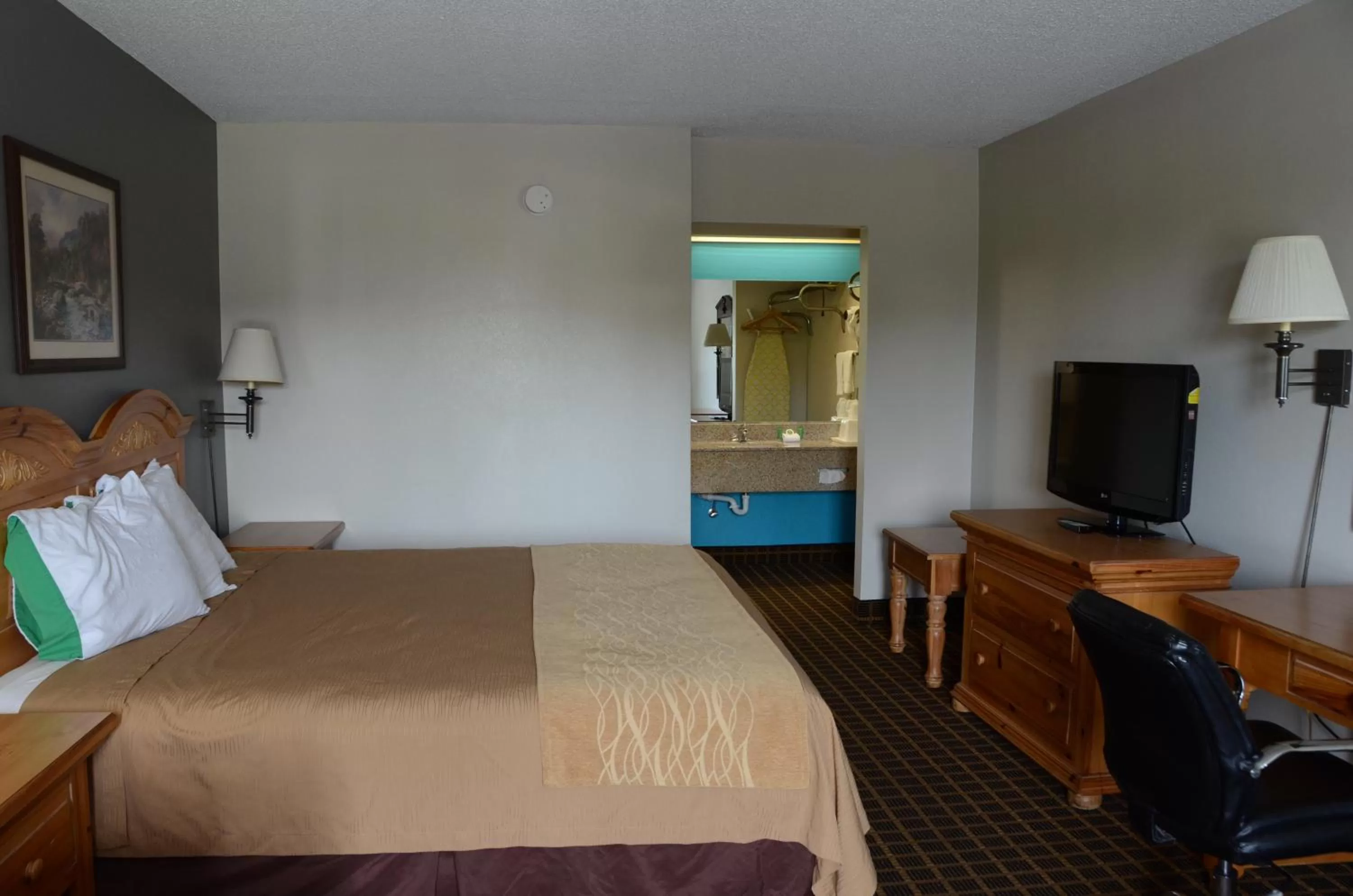 Bed in Clarksville Inn