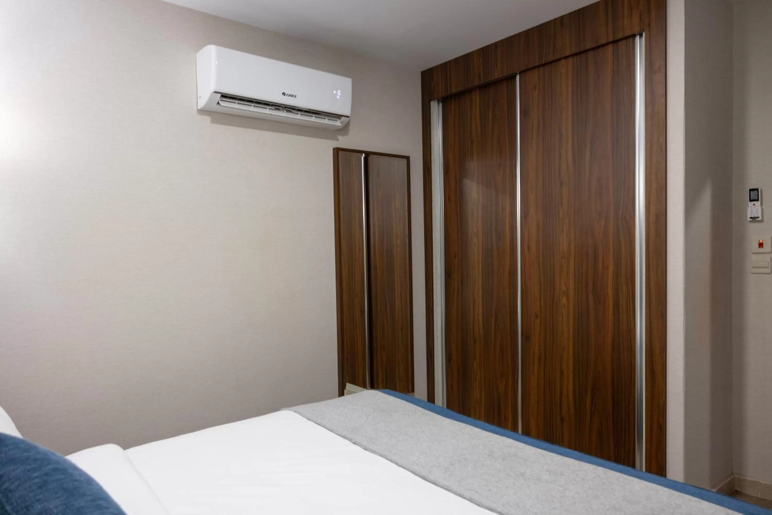 storage, Bed in Sweet Home For Serviced Accommodation