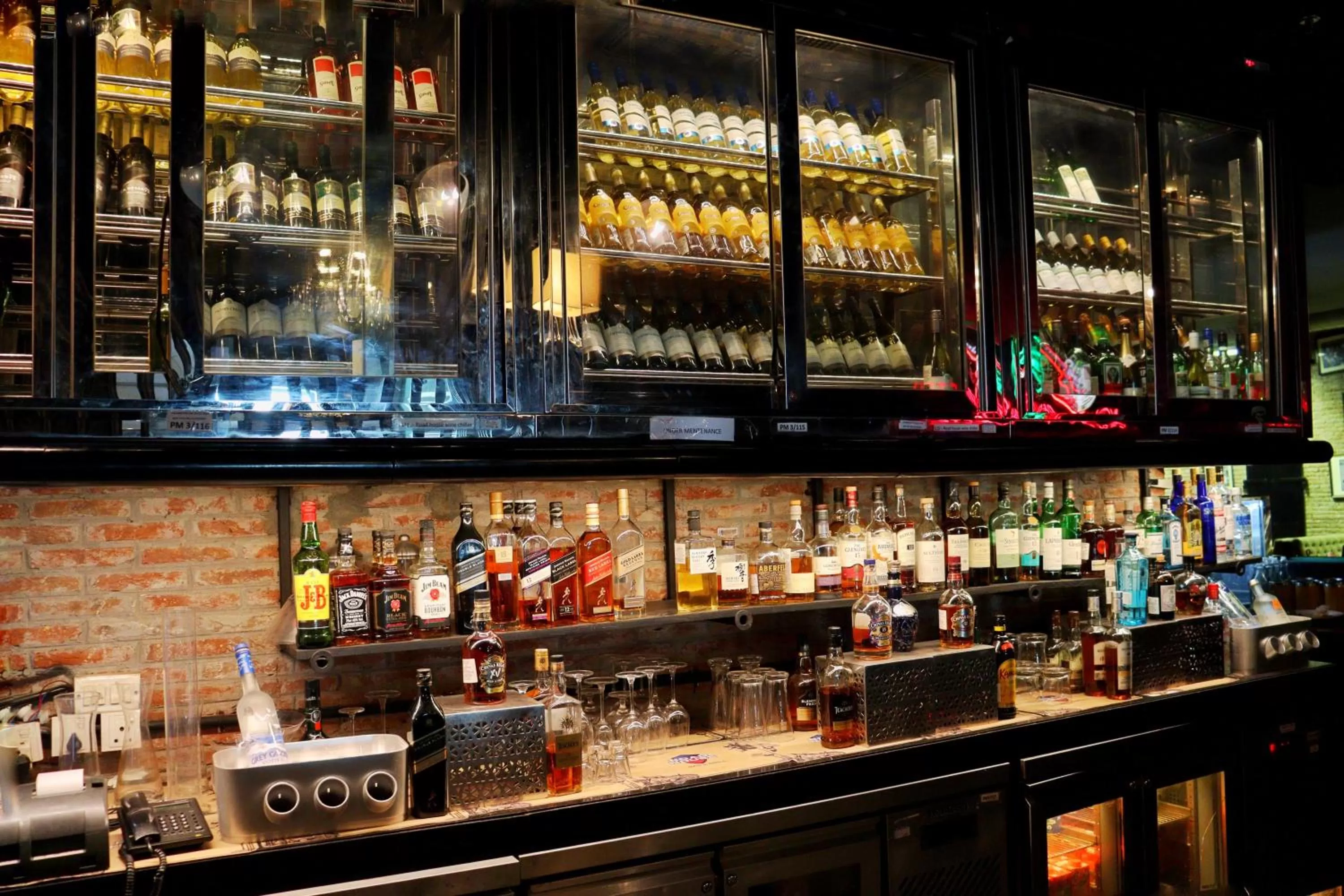 Lounge or bar in Holiday Inn Jaipur City Centre by IHG