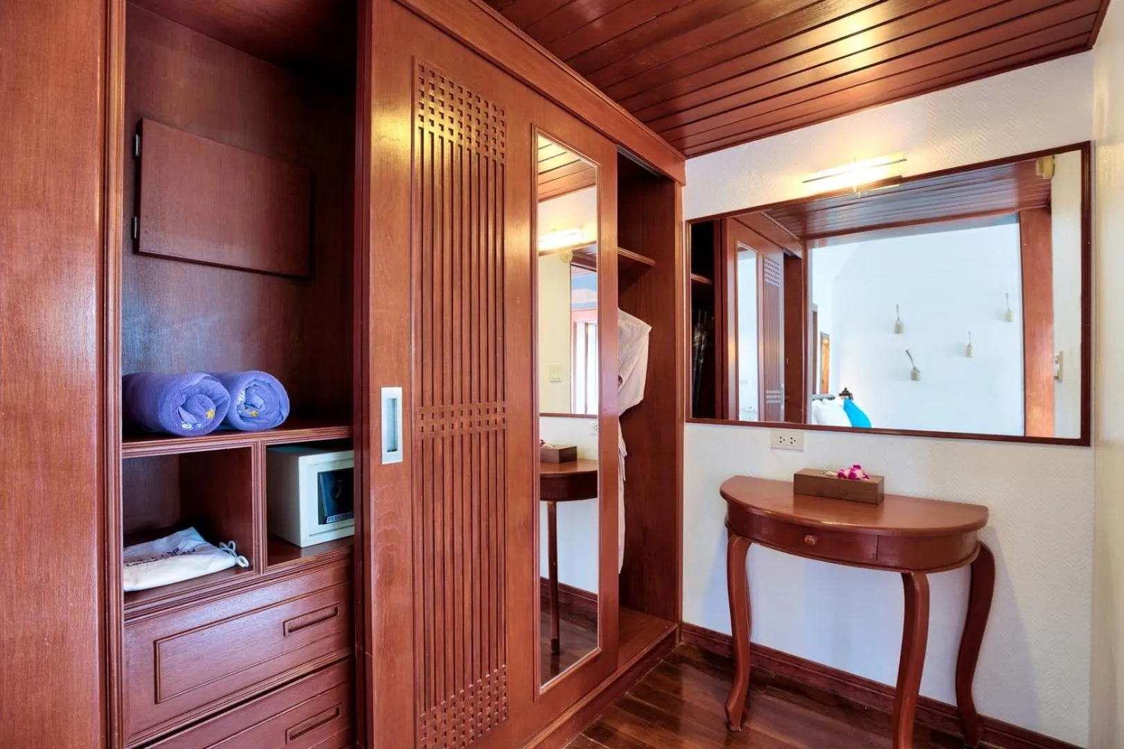 wardrobe in Sea Valley Resort