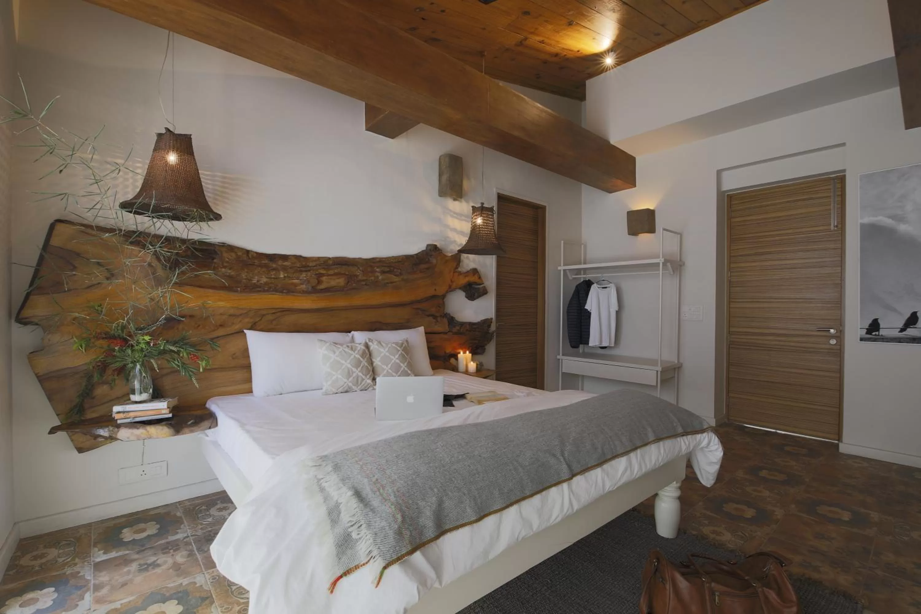 Bed in Seclude Kasauli, Himachal Pradesh