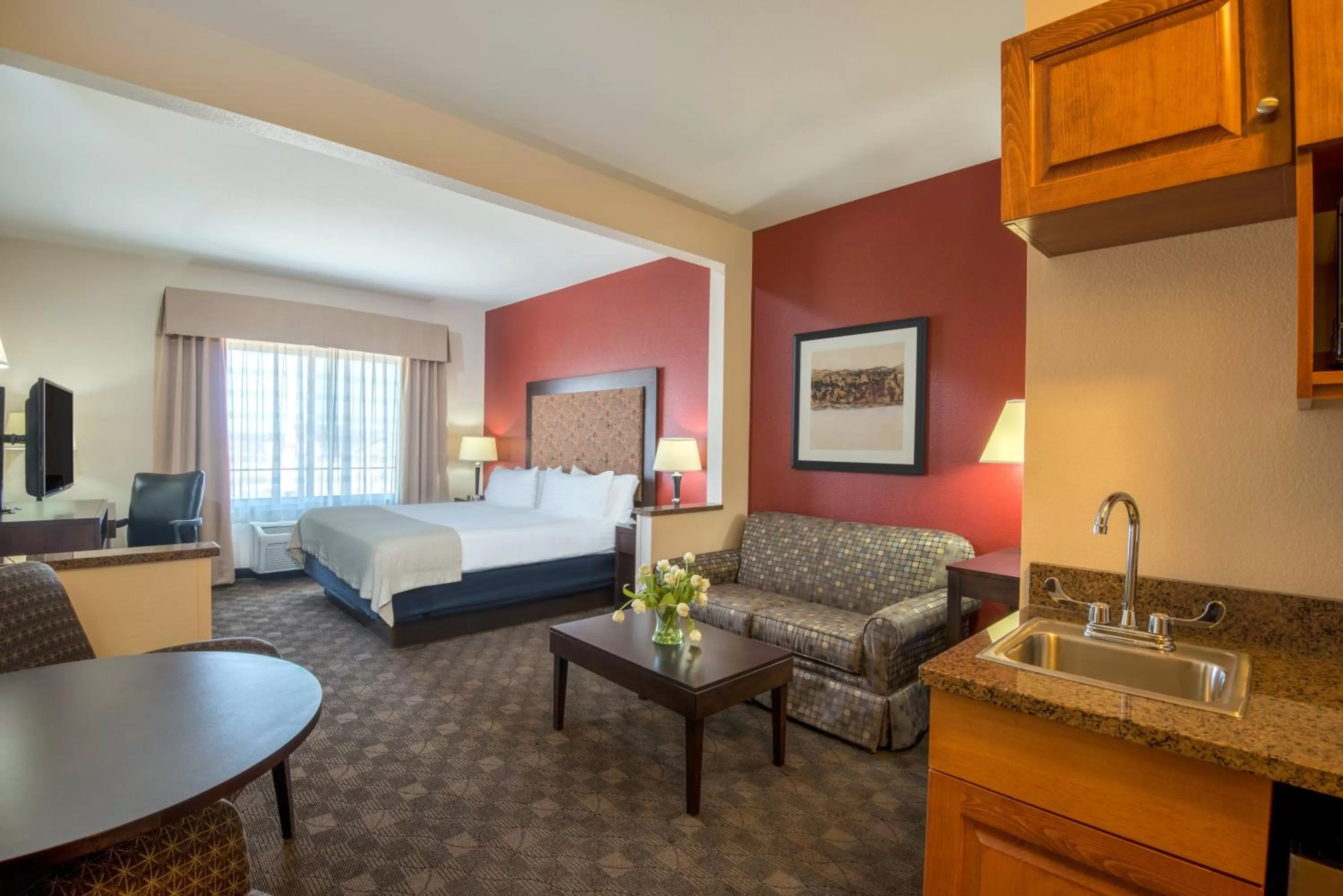 Photo of the whole room, Bed in Holiday Inn Casper East-Medical Center by IHG