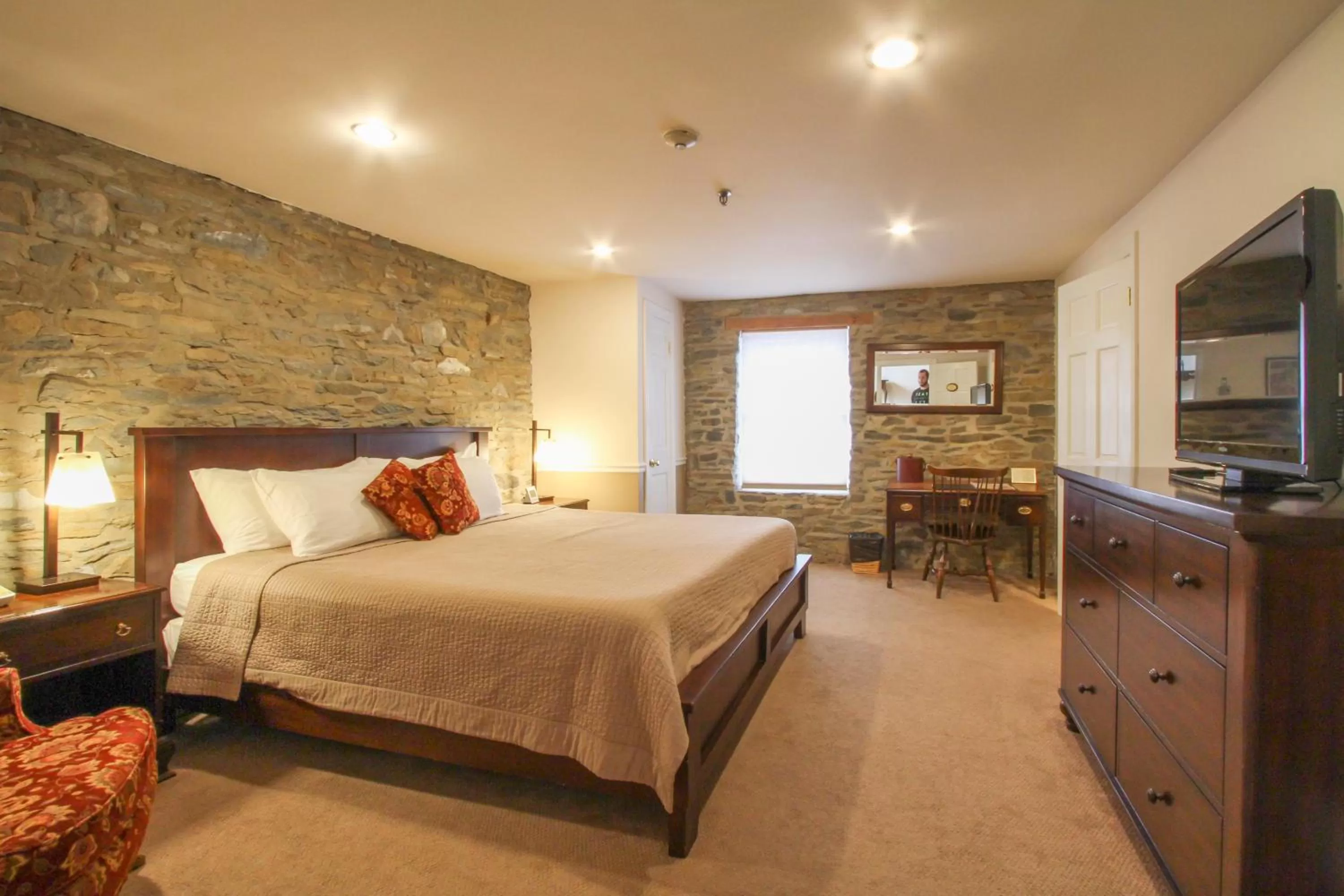 Bedroom, Bed in Joseph Ambler Inn