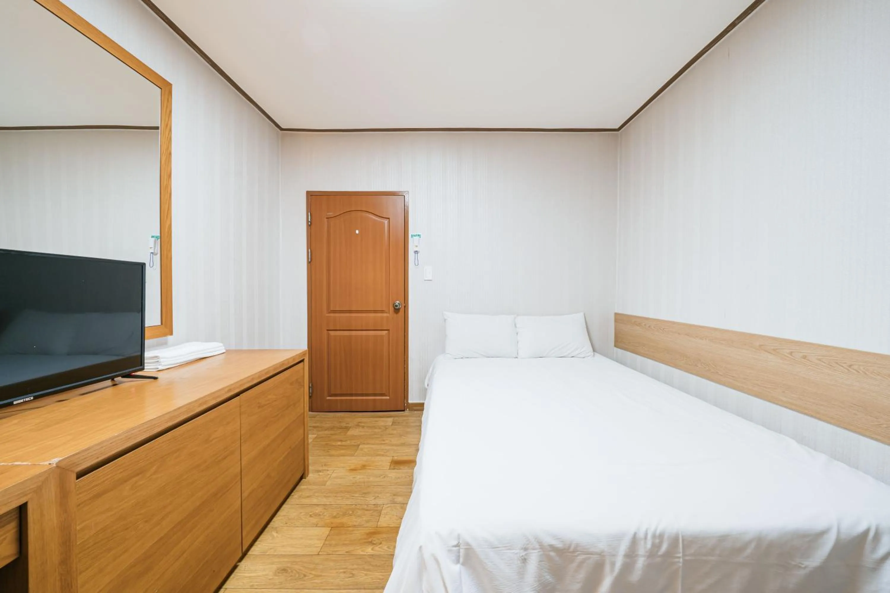 TV/Entertainment Center in Miju Hotel