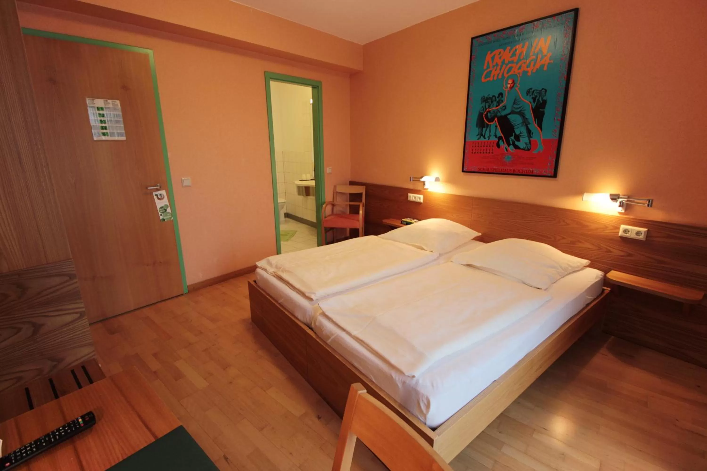 Photo of the whole room, Bed in An der Persiluhr Stadt-gut-Hotel