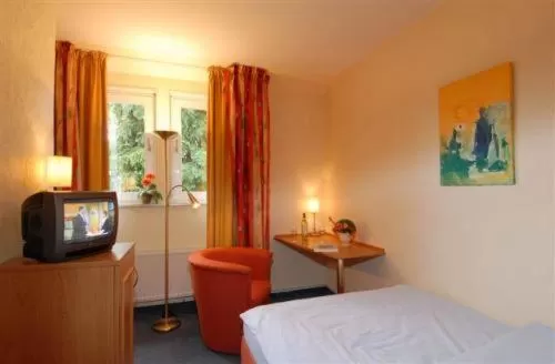 Bedroom, Bed in Hotel Zur Erholung & Restaurant Amme's Landhaus