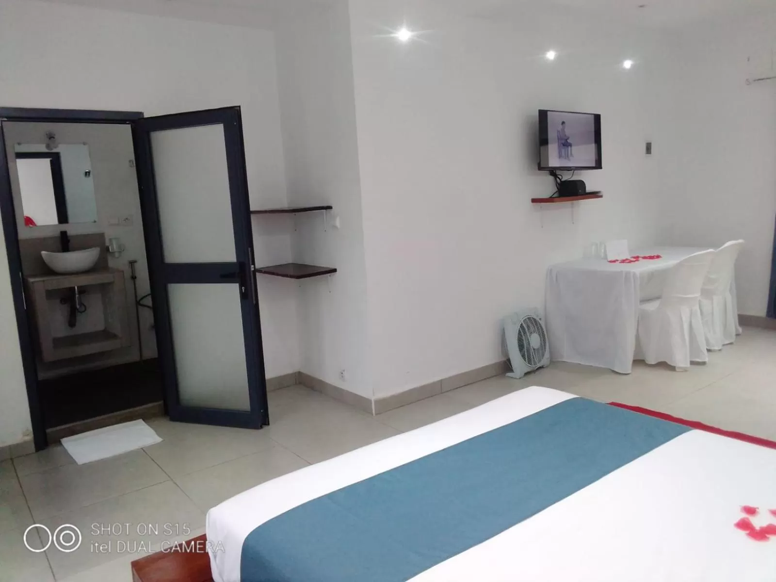 Photo of the whole room, Bed in Le Majestic Toamasina Hotel