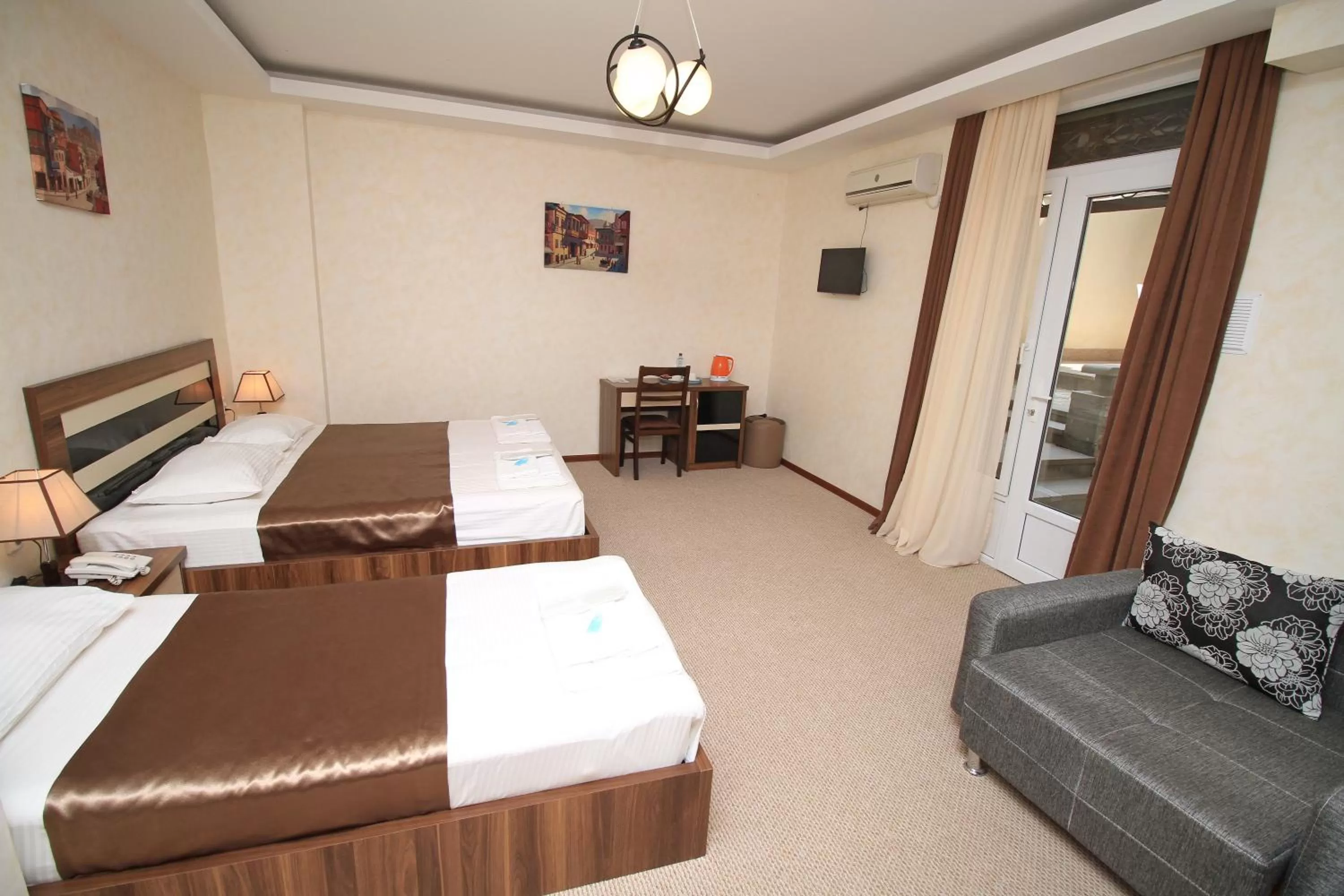 Bed in villa old sololaki